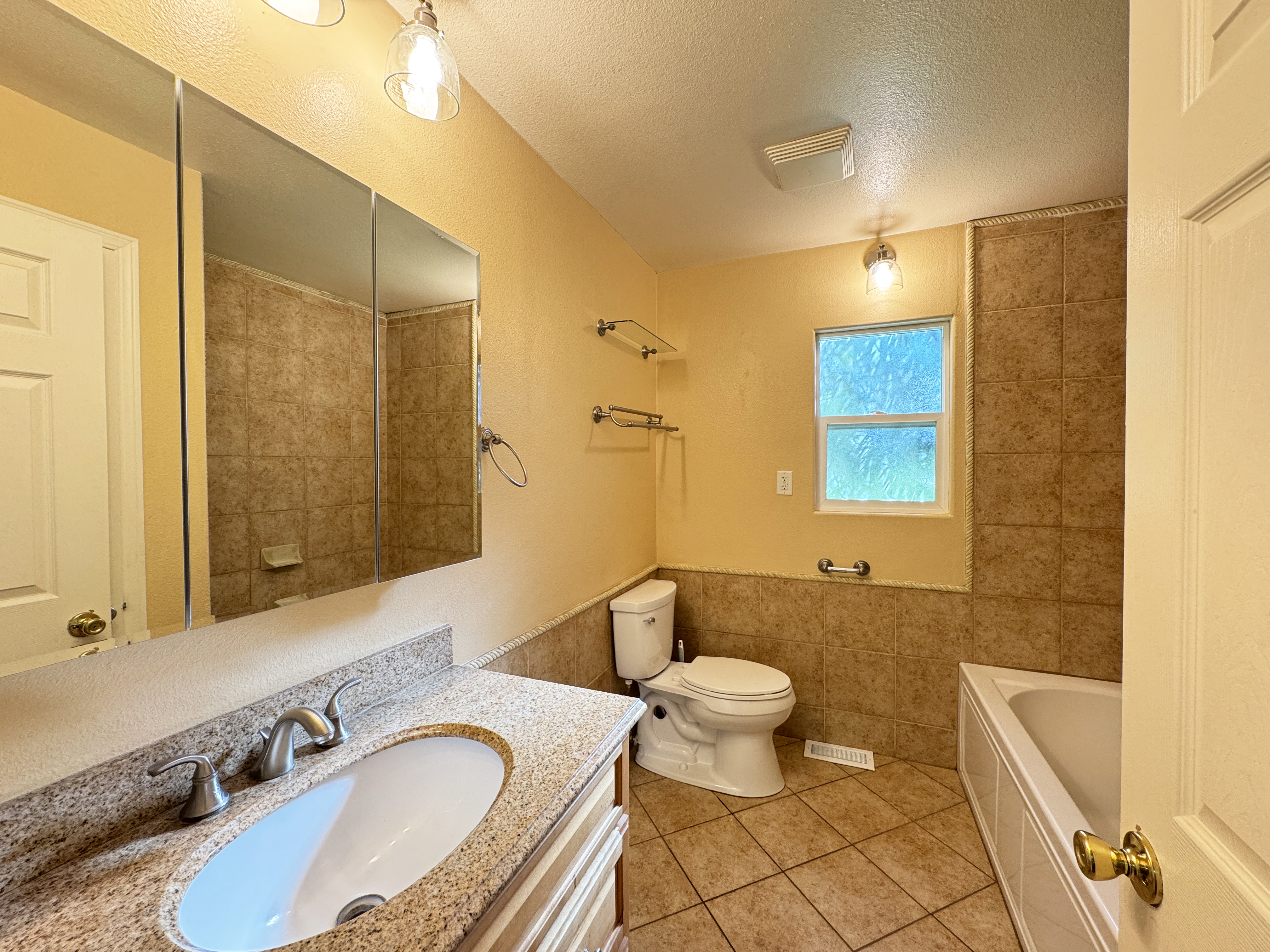 Ukiah, California, 95482, United States, 3 Bedrooms Bedrooms, ,2 BathroomsBathrooms,Residential,For Sale,1845270