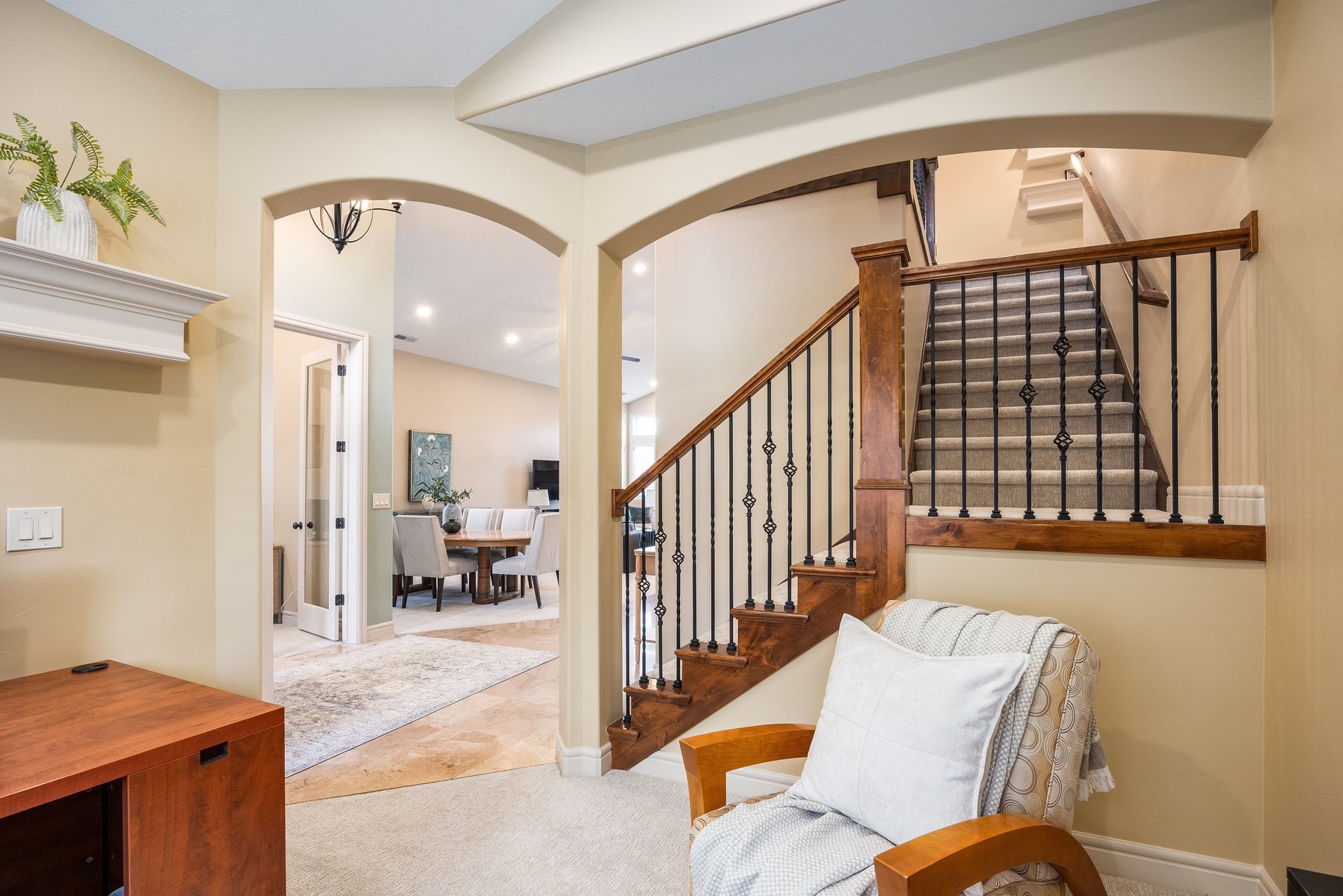  Beautifully Designed Home with a Main-Level Primary & Inviting Outdoor Spaces - 物件實景