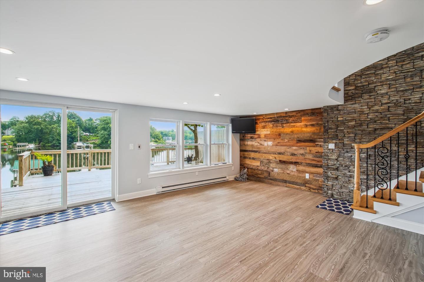 Glen Burnie, Maryland, 21060, United States, 2 Bedrooms Bedrooms, ,4 BathroomsBathrooms,Residential,For Sale,1867358