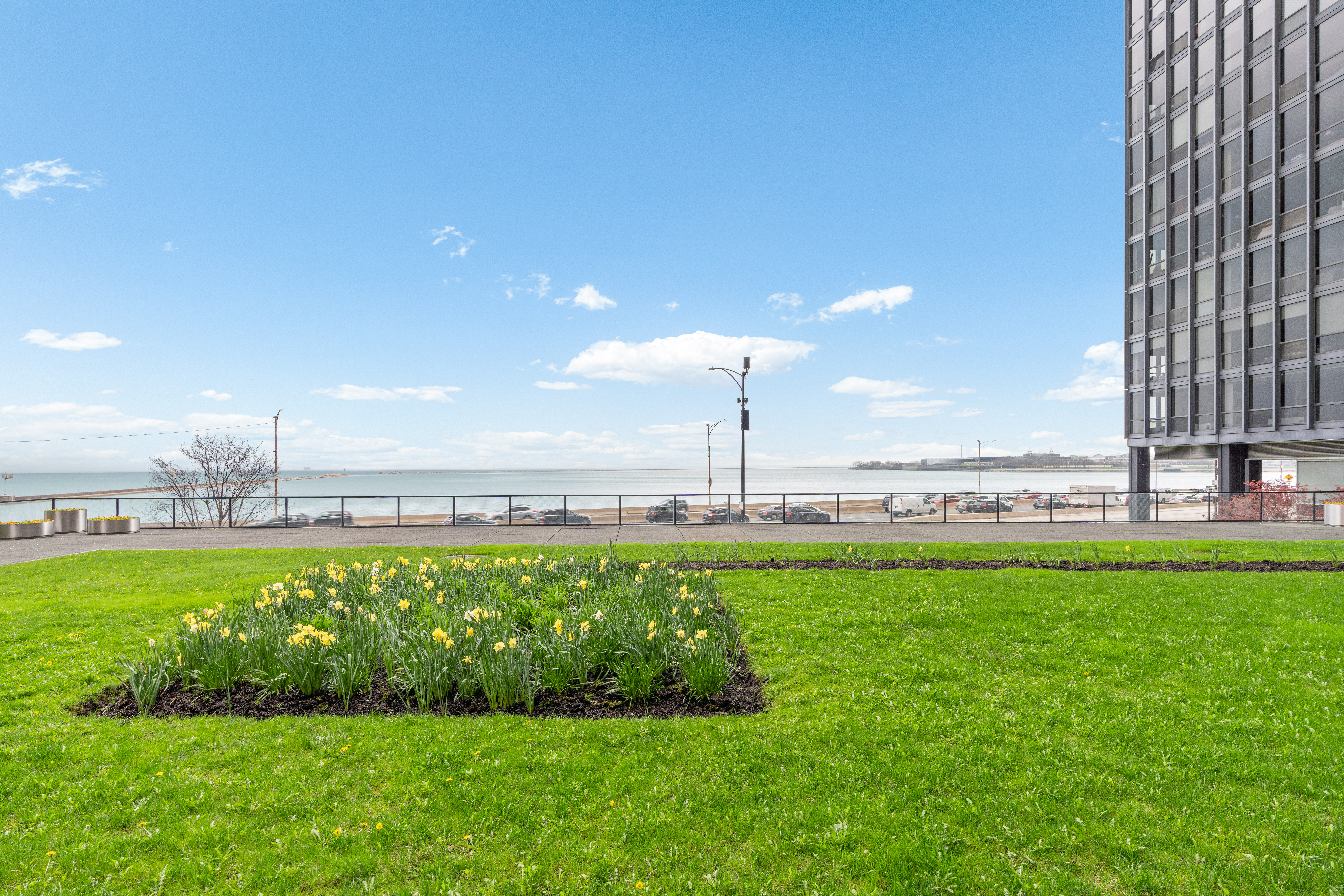  Perched High Above Lake Shore Drive - 物件實景