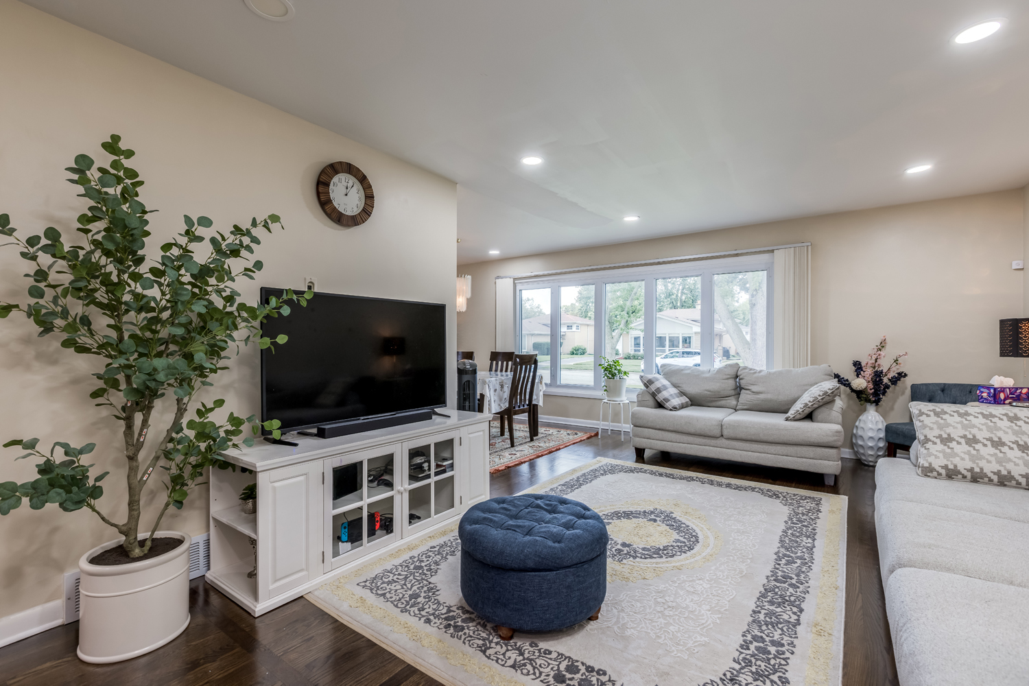 Morton Grove, Illinois, 60053, United States, 5 Bedrooms Bedrooms, ,3 BathroomsBathrooms,Residential,For Sale,1928760
