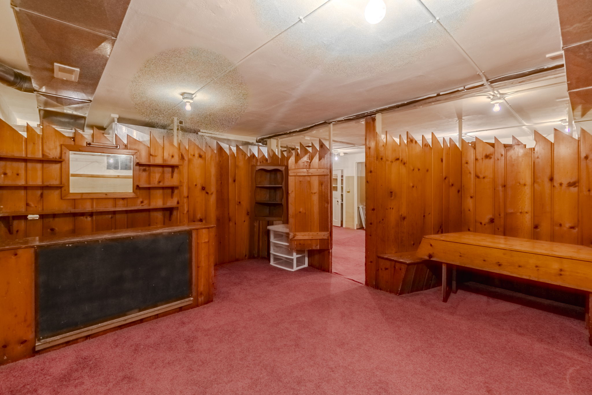 Mason City, Iowa, 50401, United States, 5 Bedrooms Bedrooms, ,3 BathroomsBathrooms,Residential,For Sale,1974101