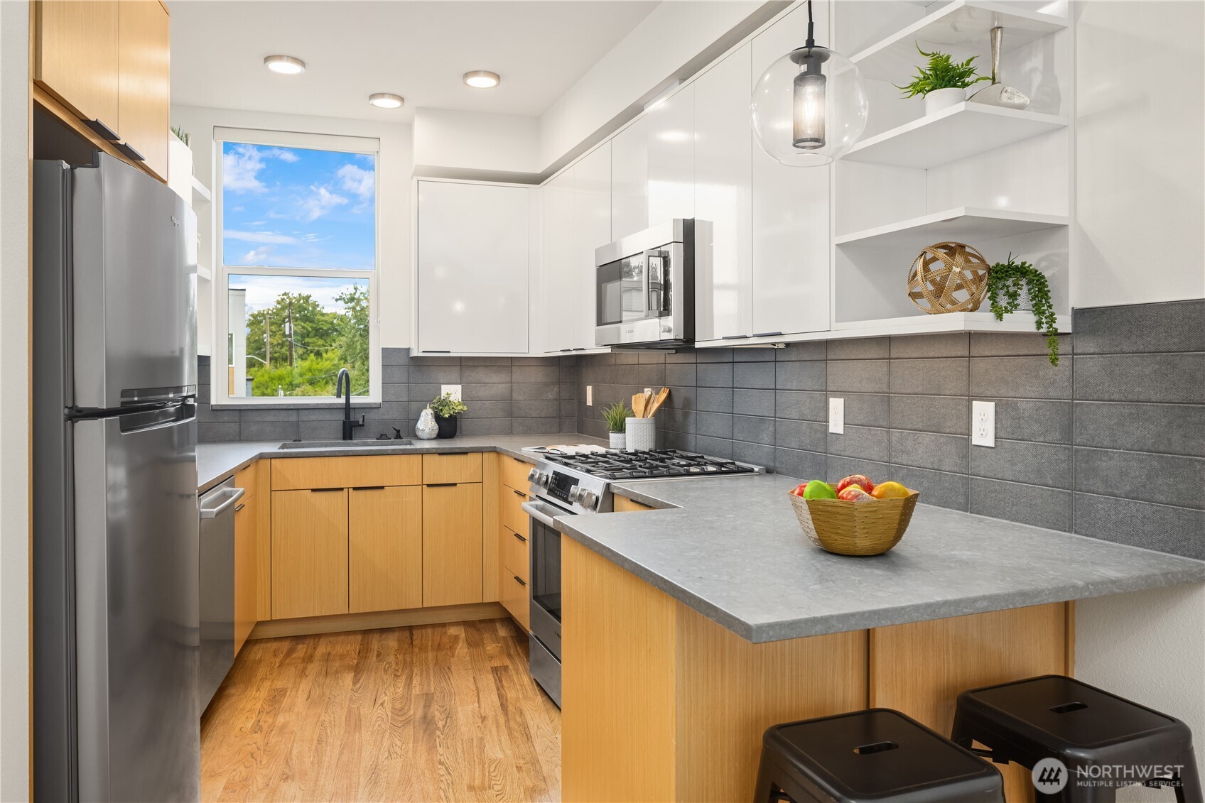 Seattle, Washington, 98115, United States, 3 Bedrooms Bedrooms, ,Residential,For Sale,1926202
