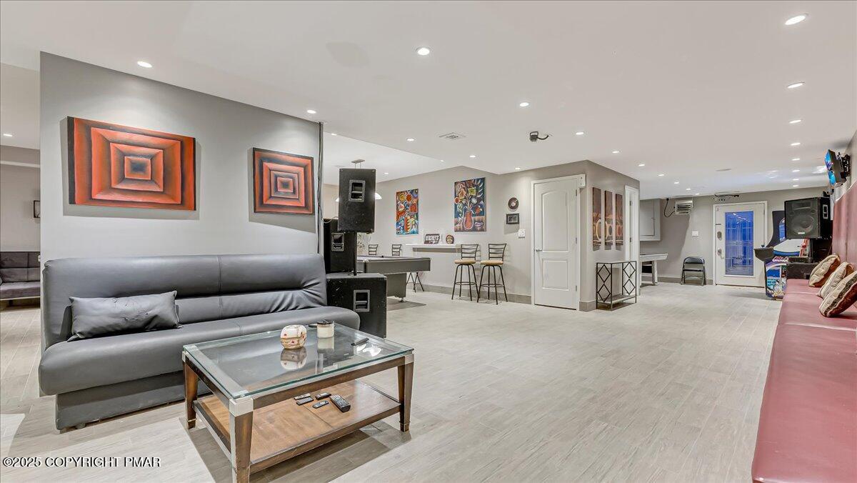 East Stroudsburg, Pennsylvania, 18302, United States, 5 Bedrooms Bedrooms, ,4 BathroomsBathrooms,Residential,For Sale,1980579