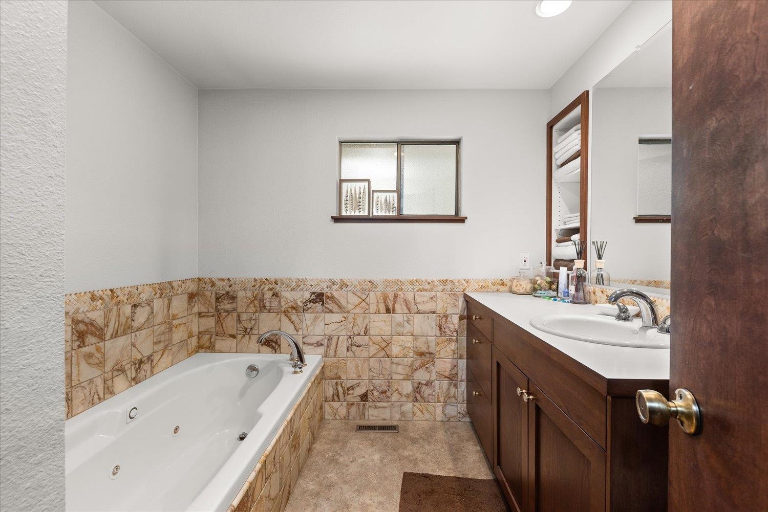 Colville, Washington, 99114, United States, 5 Bedrooms Bedrooms, ,3 BathroomsBathrooms,Residential,For Sale,2049319
