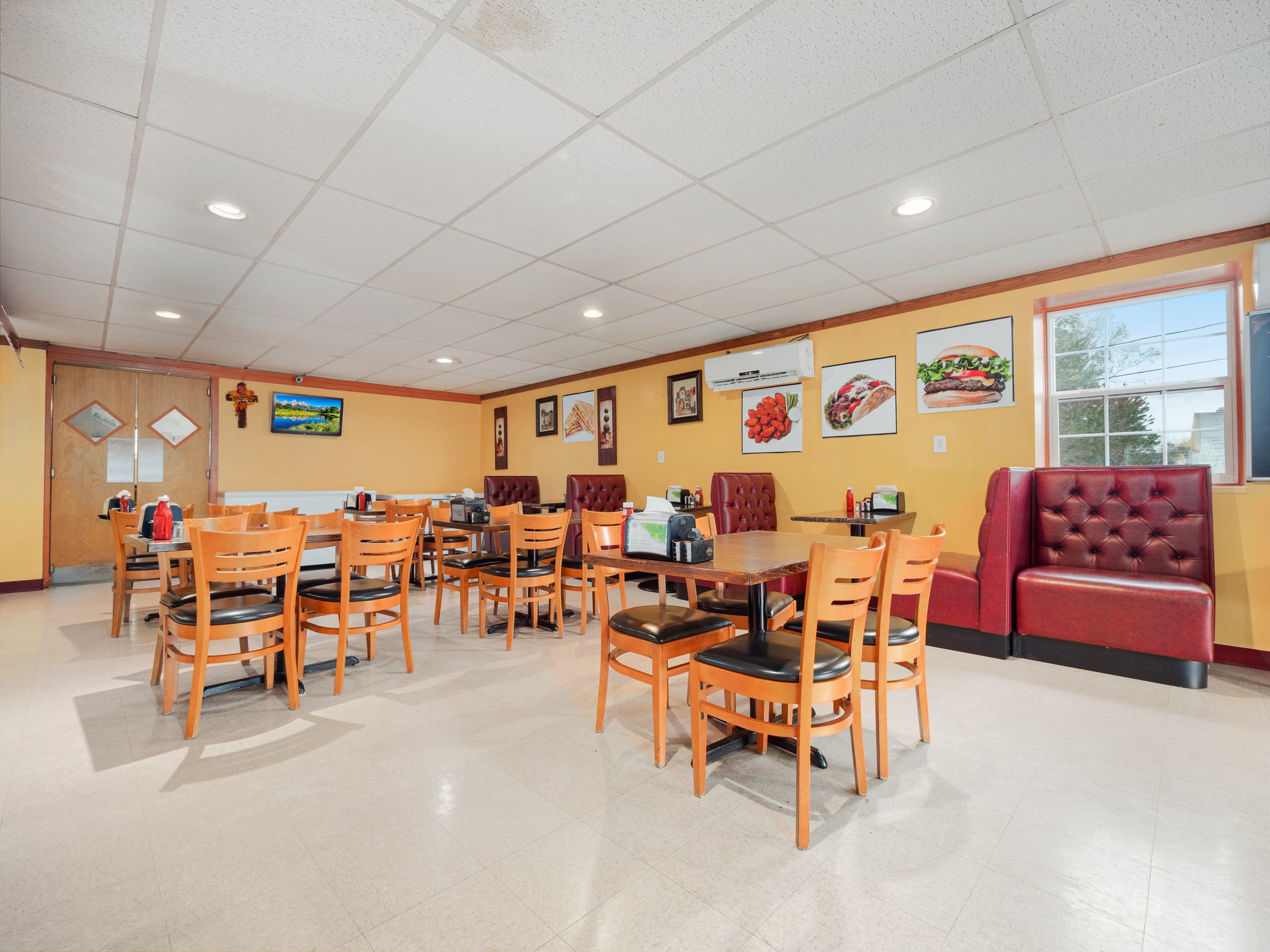 Lower Milford Twp, Pennsylvania, 18036, United States, 2 Bedrooms Bedrooms, ,3 BathroomsBathrooms,Residential,For Sale,1878567