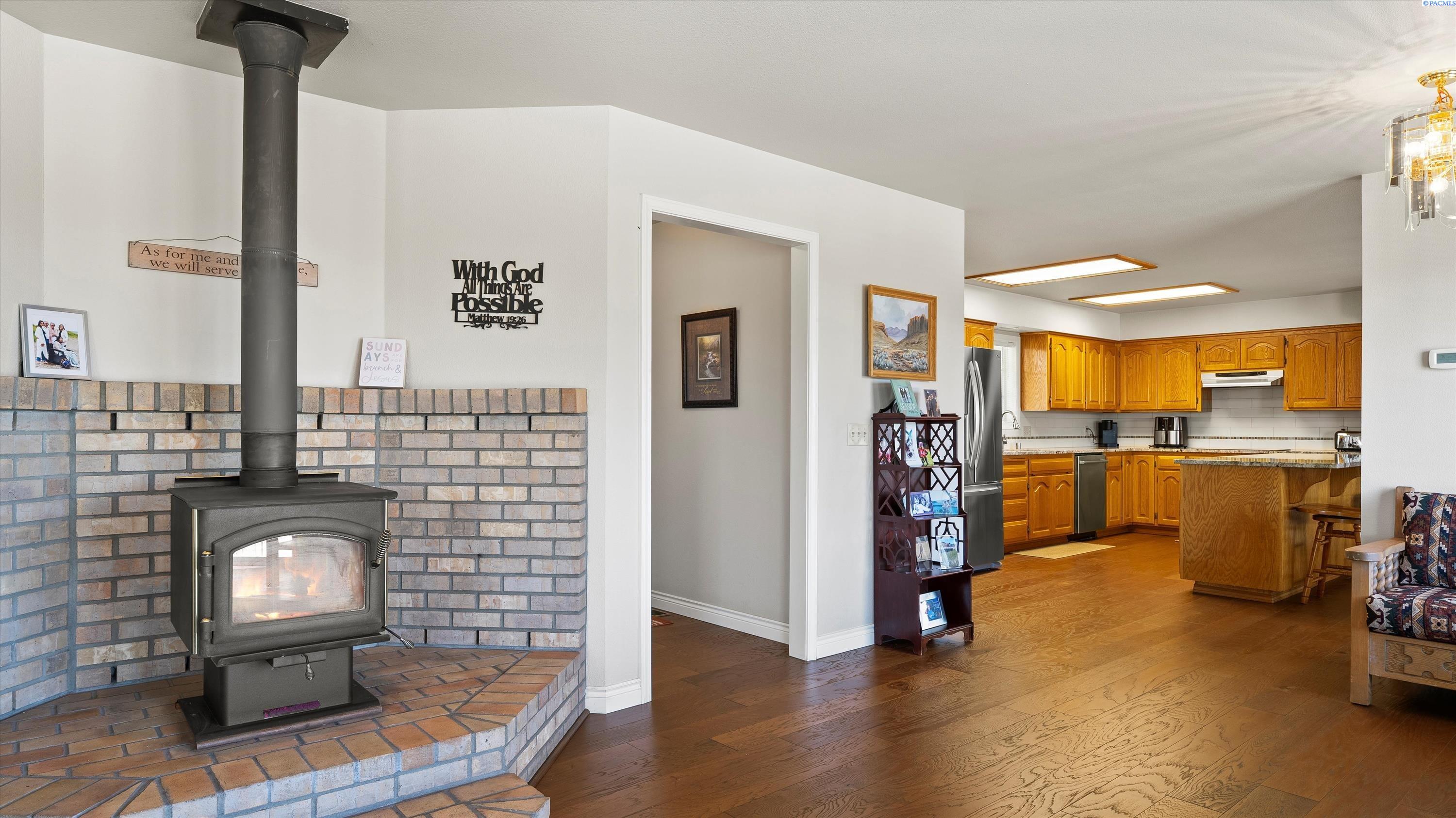 Prosser, Washington, 99350, United States, 3 Bedrooms Bedrooms, ,3 BathroomsBathrooms,Residential,For Sale,1867442