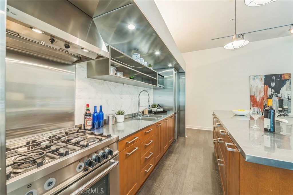 Marina del Rey, California, 90292, United States, 2 Bedrooms Bedrooms, ,1 BathroomBathrooms,Residential,For Sale,1901416