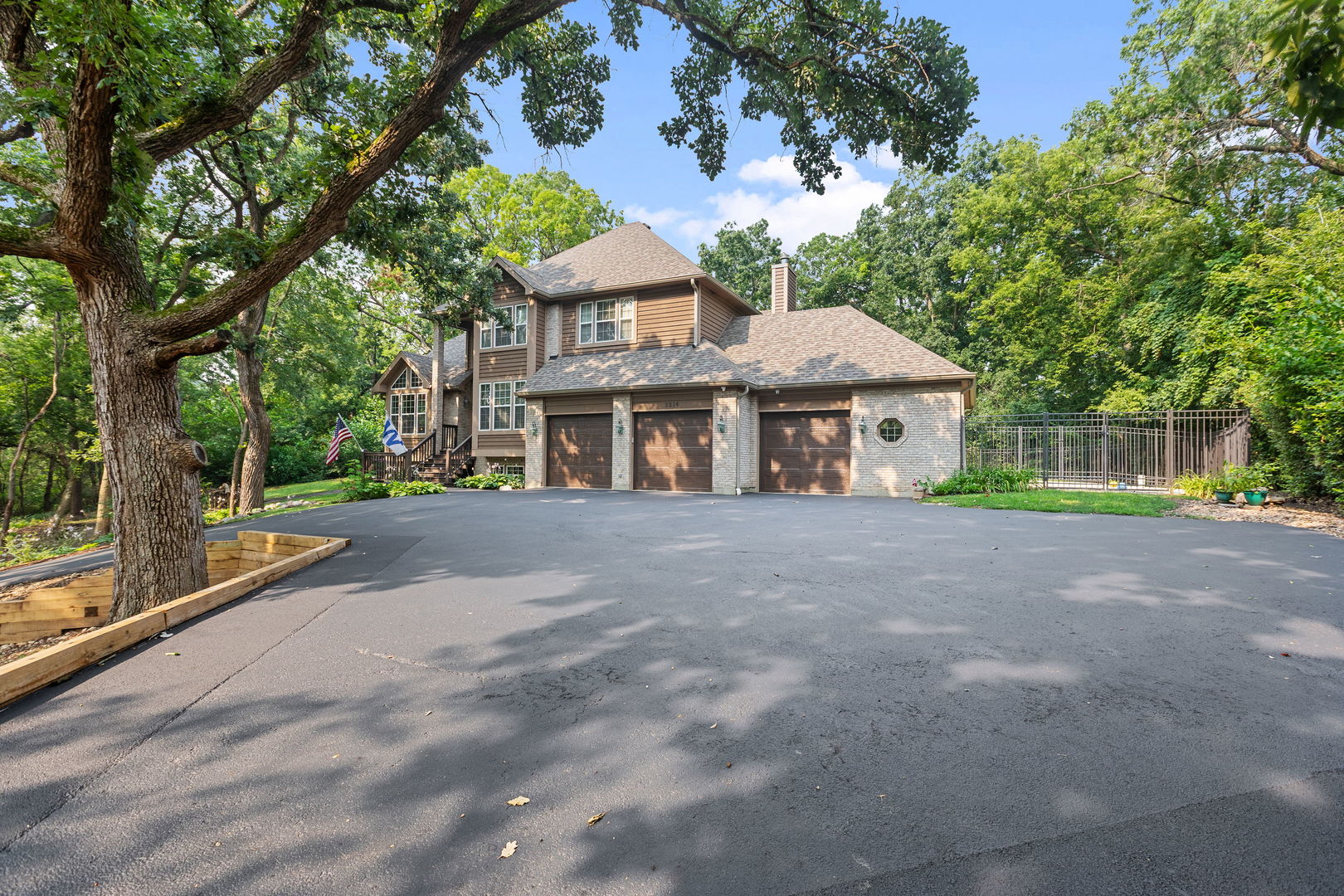 Spring Grove, Illinois, 60081, United States, 4 Bedrooms Bedrooms, ,4 BathroomsBathrooms,Residential,For Sale,1906702