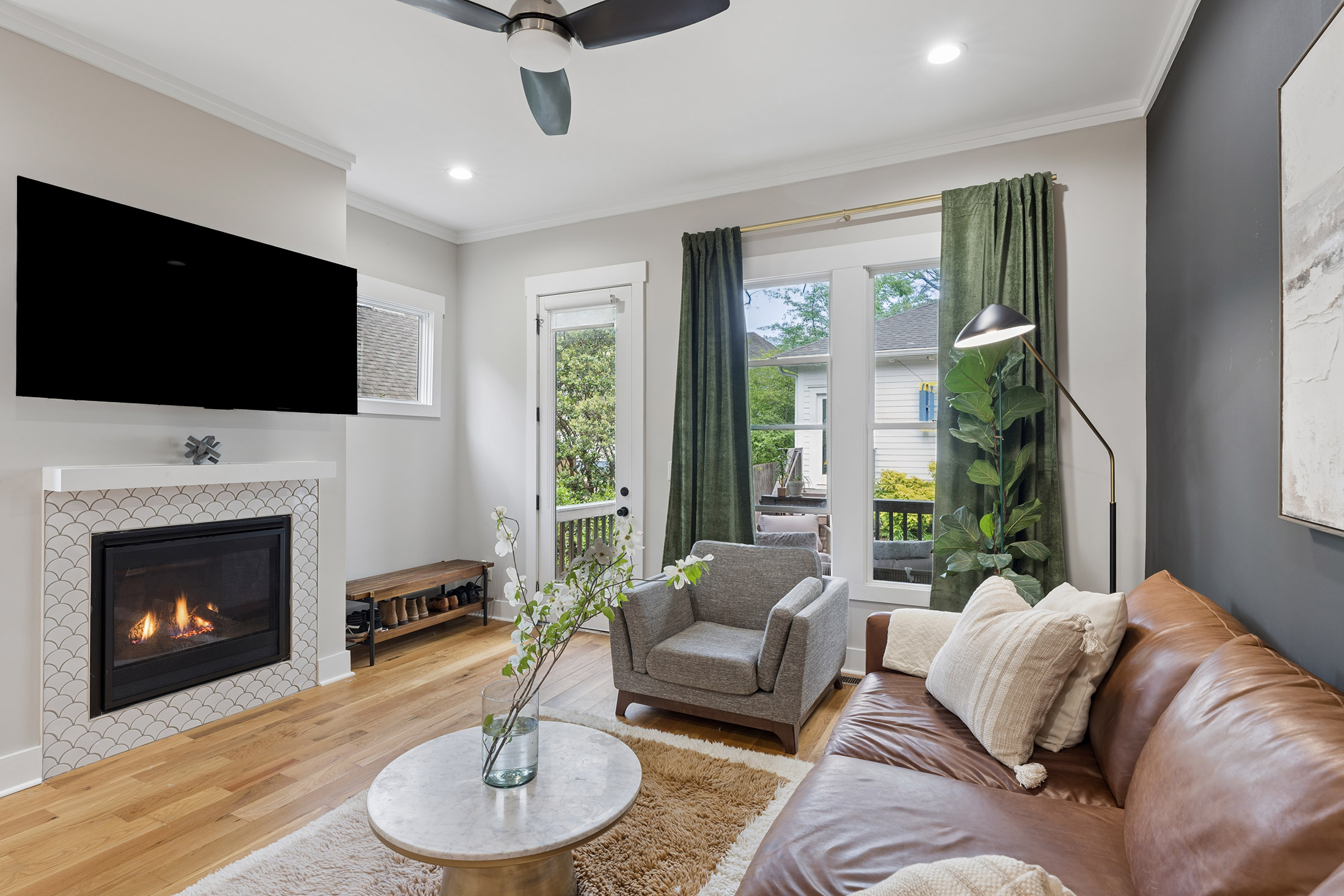  beautifully designed craftsman-style townhome near grant  park - 物件實景