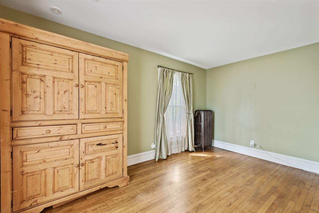 Saint Paul, Minnesota, 55102, United States, 4 Bedrooms Bedrooms, ,3 BathroomsBathrooms,Residential,For Sale,1994503