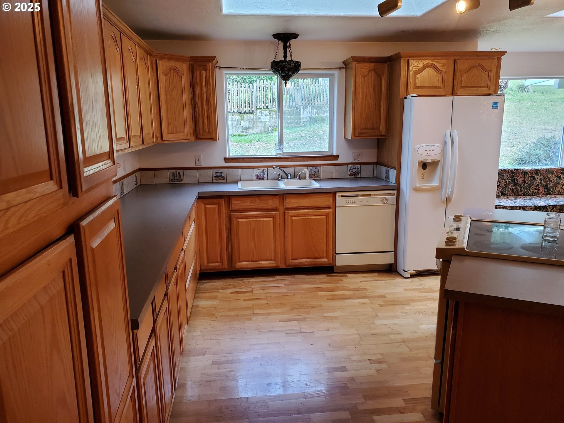 Pleasant Hill, Oregon, 97455, United States, 4 Bedrooms Bedrooms, ,3 BathroomsBathrooms,Residential,For Sale,1753097