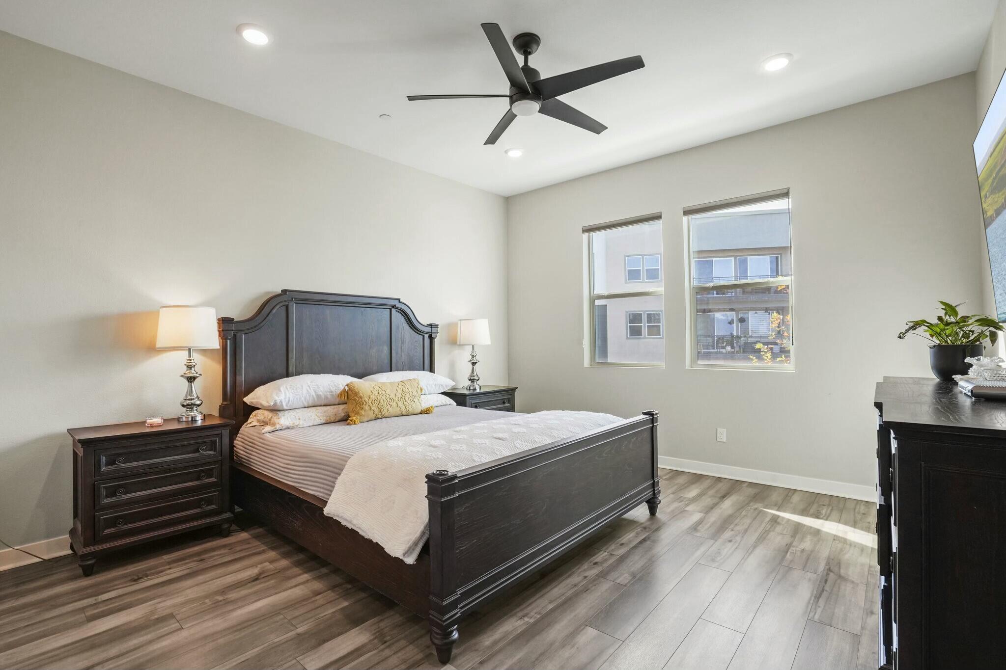 Valencia, California, 91381, United States, 3 Bedrooms Bedrooms, ,2 BathroomsBathrooms,Residential,For Sale,1921906
