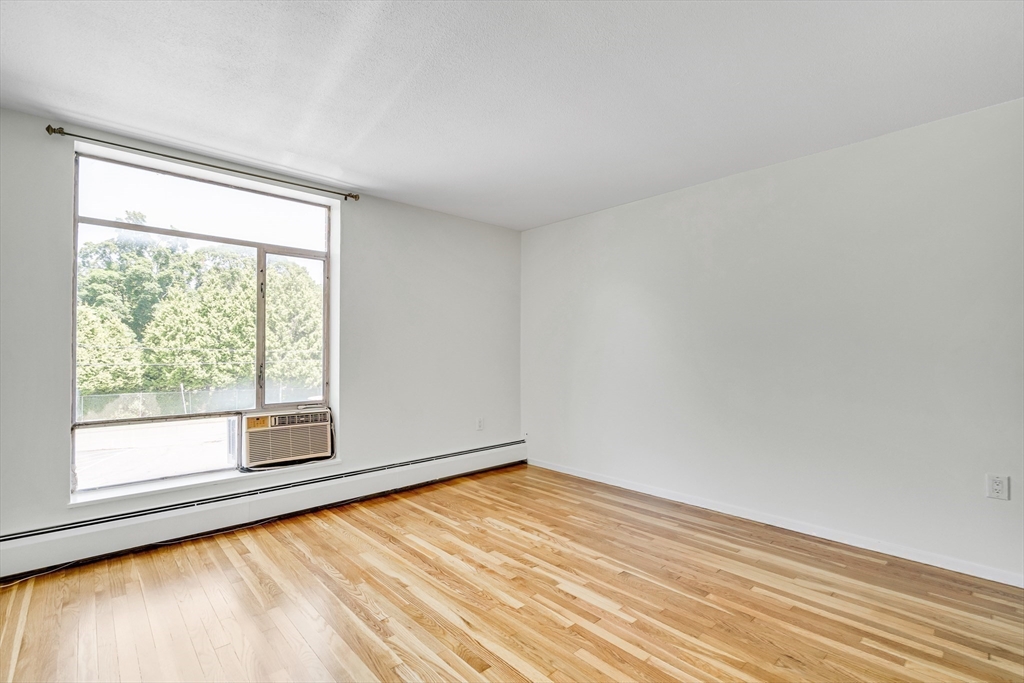 Watertown, Massachusetts, 02472, United States, 2 Bedrooms Bedrooms, ,1 BathroomBathrooms,Residential,For Sale,1865880
