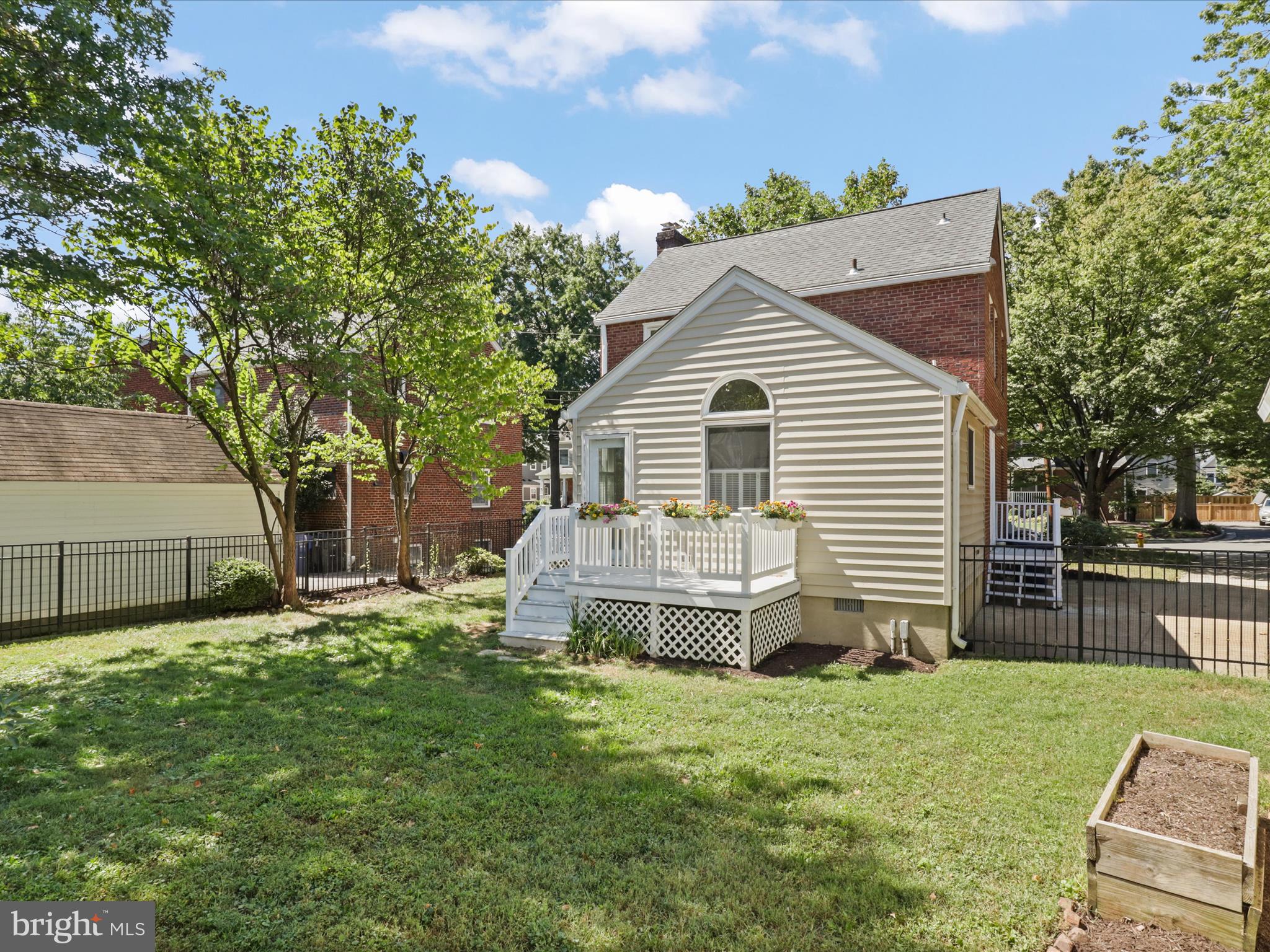 Arlington, Virginia, 22207, United States, 3 Bedrooms Bedrooms, ,3 BathroomsBathrooms,Residential,For Sale,1979007