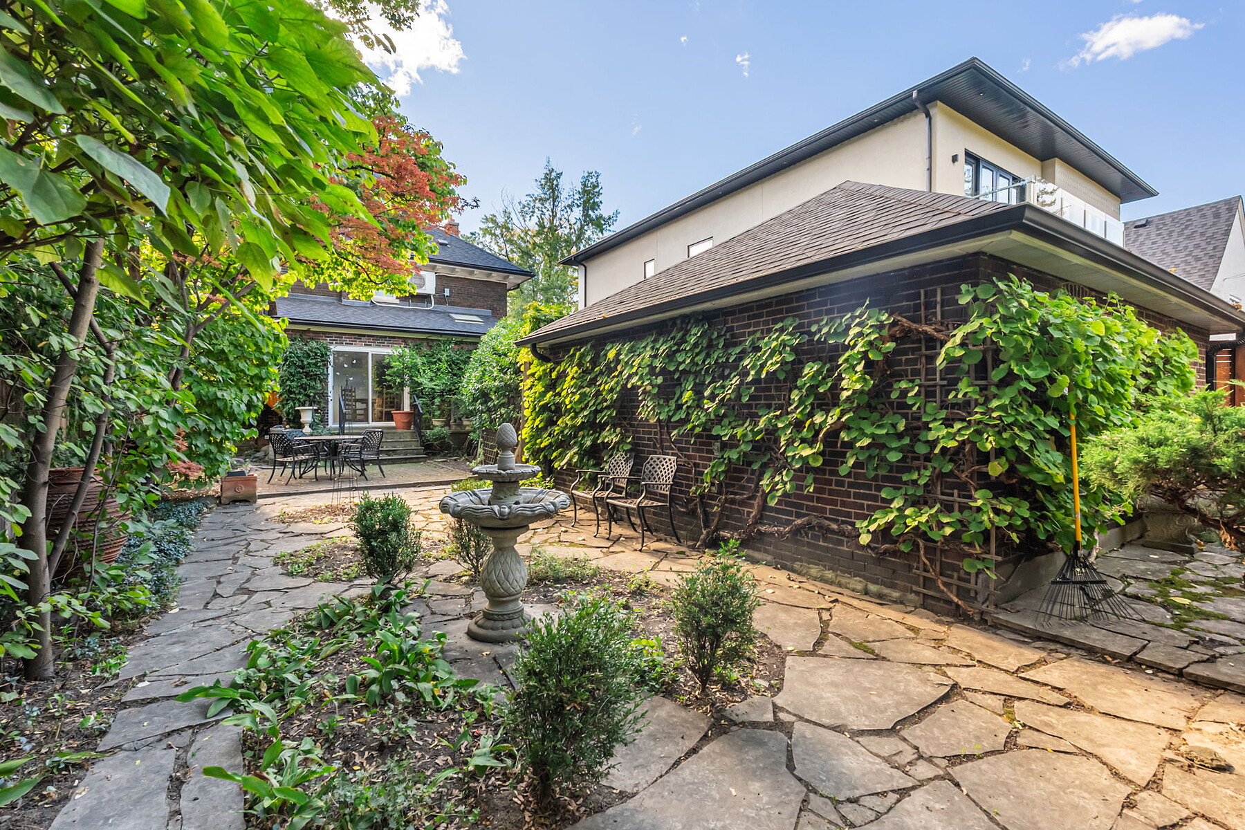  Chaplin Estates Century Home - 物件實景