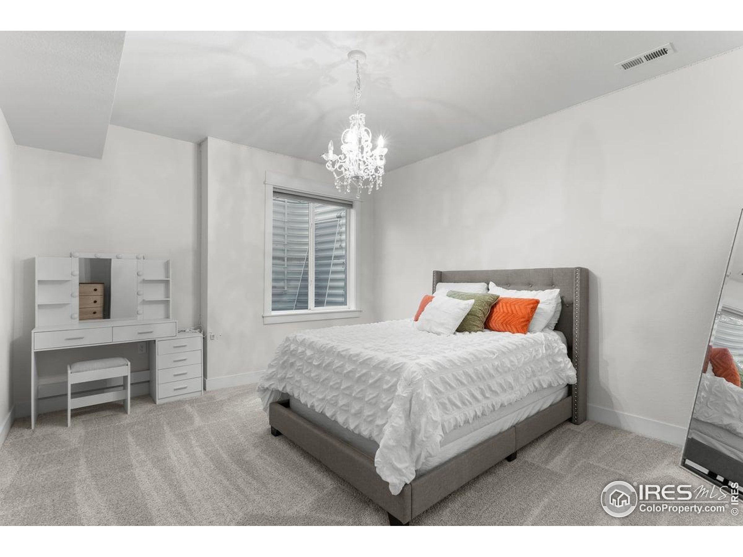 Windsor, Colorado, 80550, United States, 6 Bedrooms Bedrooms, ,4 BathroomsBathrooms,Residential,For Sale,1996243