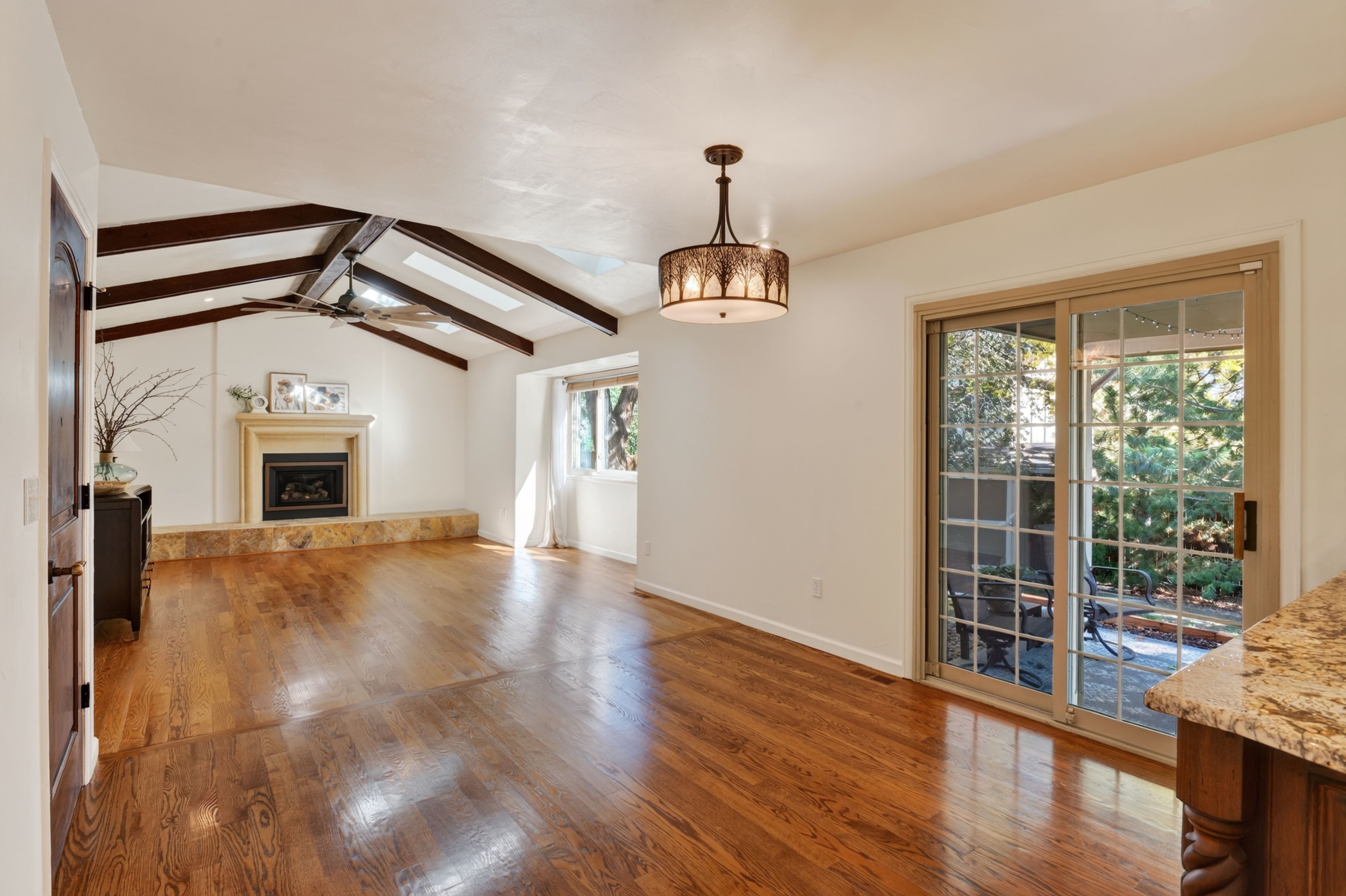  Unique Kitchen & Vaulted Beamed Room Near Cherry Creek State Park Retreat - 物件實景