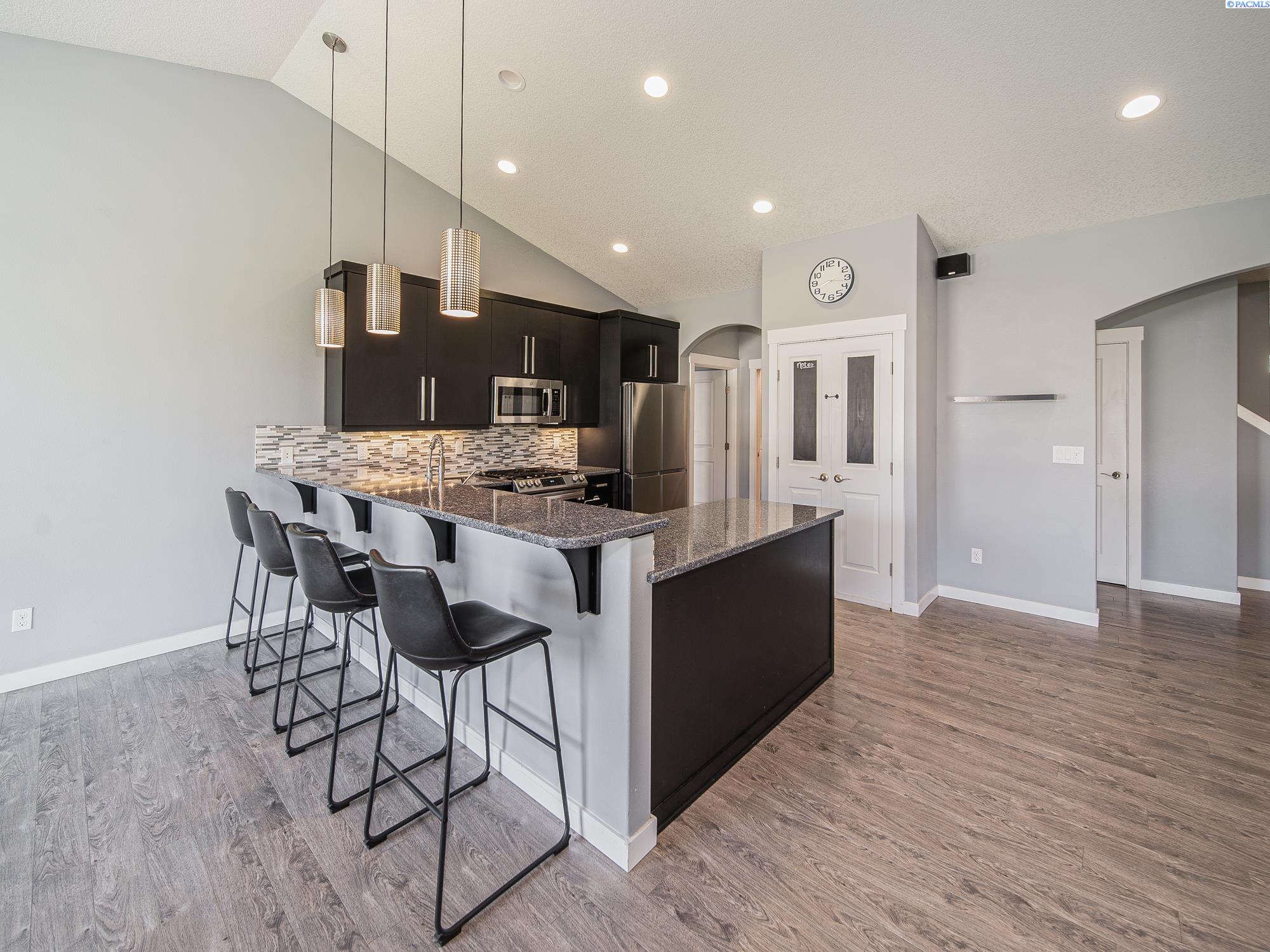 Pasco, Washington, 99301, United States, 4 Bedrooms Bedrooms, ,3 BathroomsBathrooms,Residential,For Sale,1933417