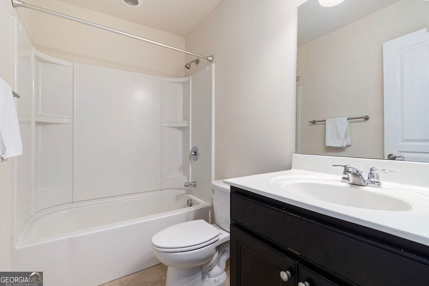 Cumming, Georgia, 30040, United States, 5 Bedrooms Bedrooms, ,5 BathroomsBathrooms,Residential,For Sale,1922351