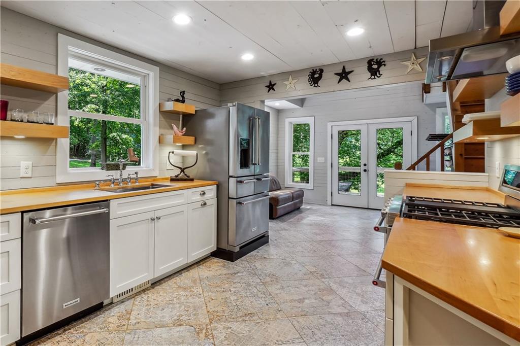 Woodstock, Georgia, 30188, United States, 4 Bedrooms Bedrooms, ,3 BathroomsBathrooms,Residential,For Sale,1898818
