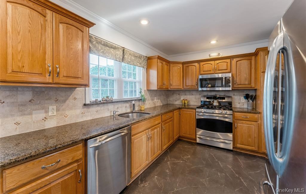 Floral Park, New York, 11001, United States, 3 Bedrooms Bedrooms, ,2 BathroomsBathrooms,Residential,For Sale,1928051