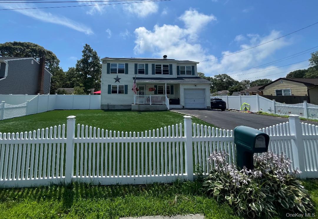 Shirley, New York, 11967, United States, 4 Bedrooms Bedrooms, ,4 BathroomsBathrooms,Residential,For Sale,1901619