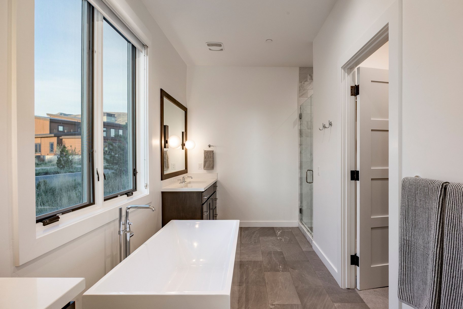  Modern Red Ledges home with Full Golf Membership Available - Fully Furnished - 物件實景