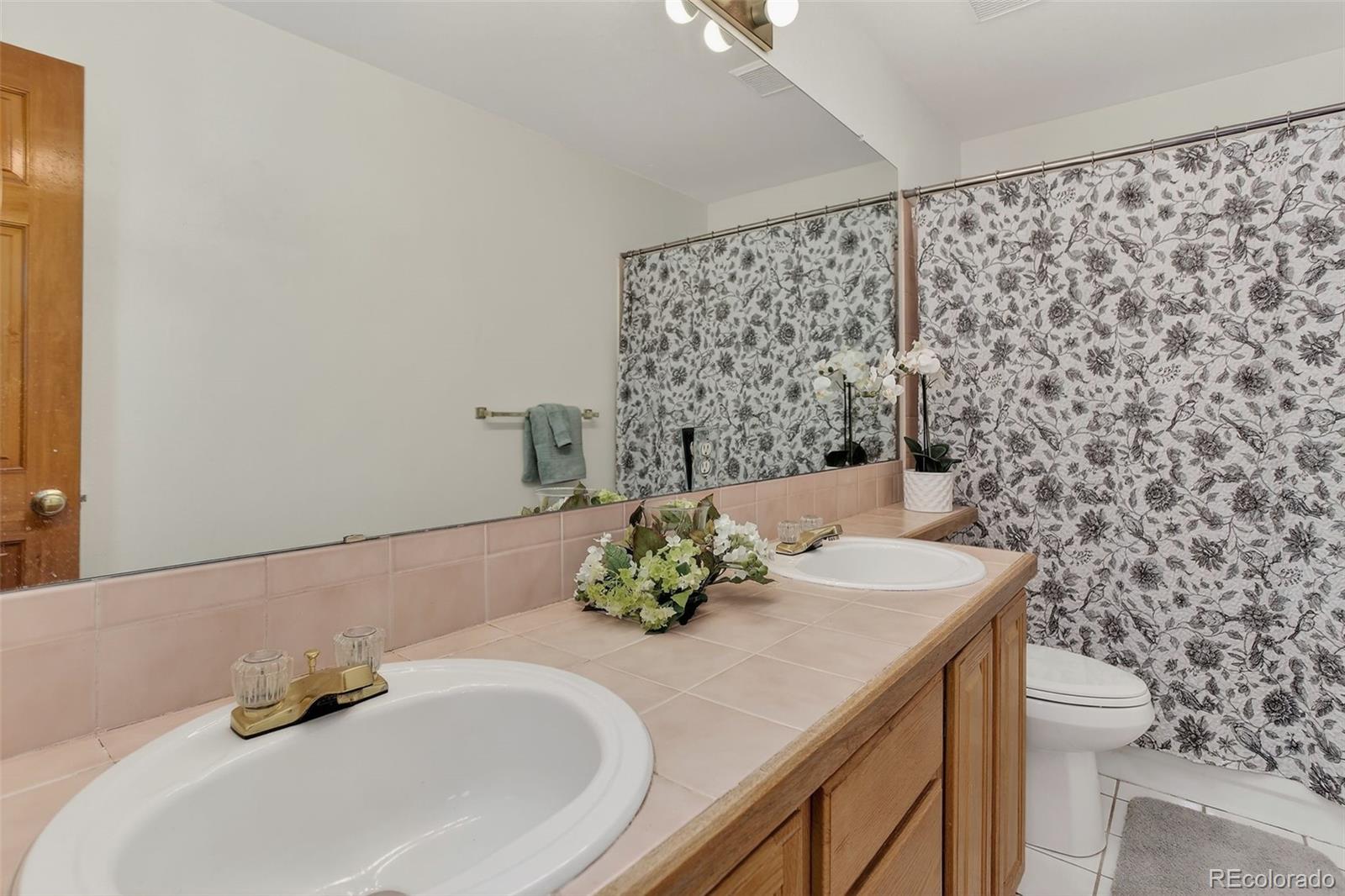 Littleton, Colorado, 80127, United States, 4 Bedrooms Bedrooms, ,3 BathroomsBathrooms,Residential,For Sale,1992155