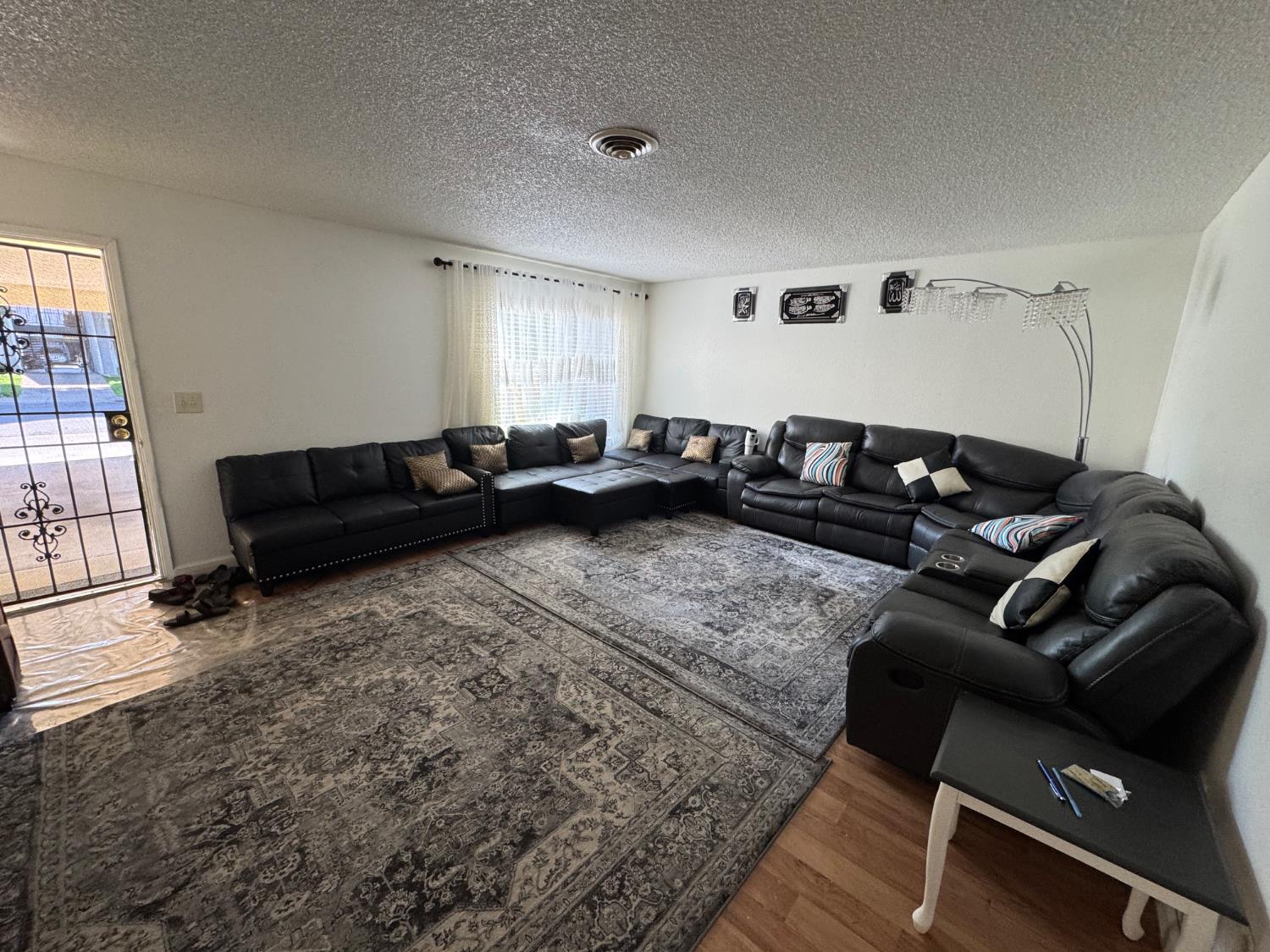 Yuba City, California, 95991-2504, United States, 6 Bedrooms Bedrooms, ,4 BathroomsBathrooms,Residential,For Sale,1920010