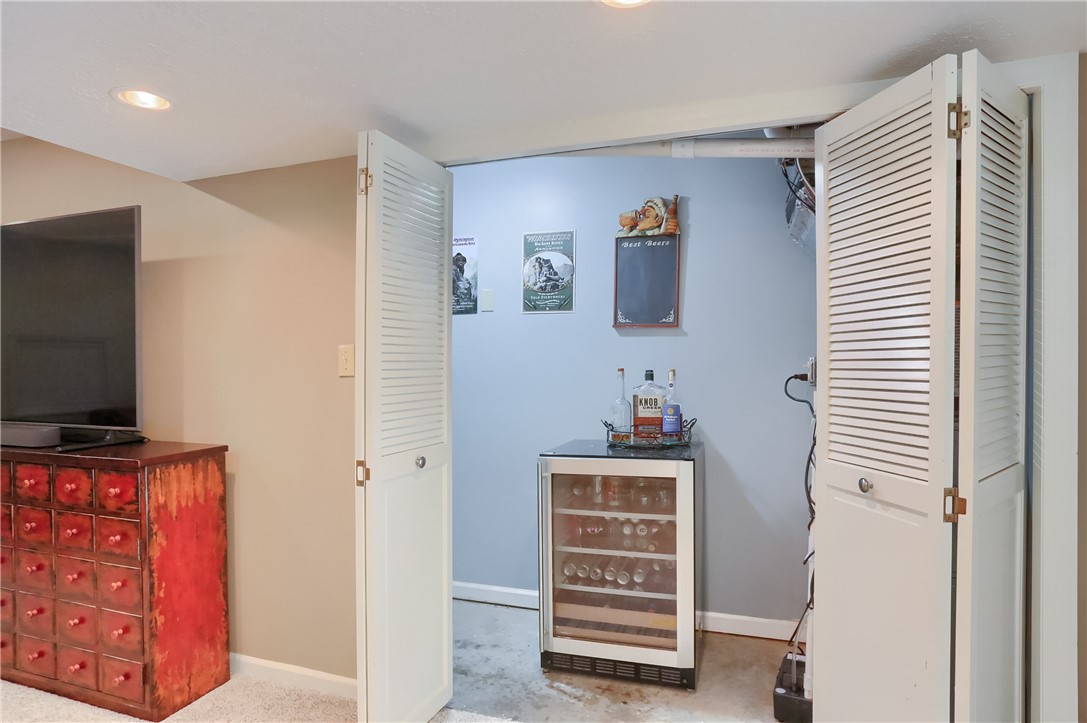 Pine Twp, Pennsylvania, 15044, United States, 4 Bedrooms Bedrooms, ,3 BathroomsBathrooms,Residential,For Sale,1951267