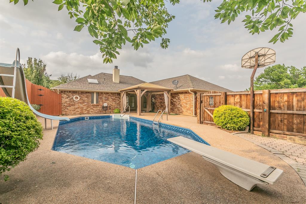 Bedford, Texas, 76021, United States, 3 Bedrooms Bedrooms, ,2 BathroomsBathrooms,Residential,For Sale,1942706