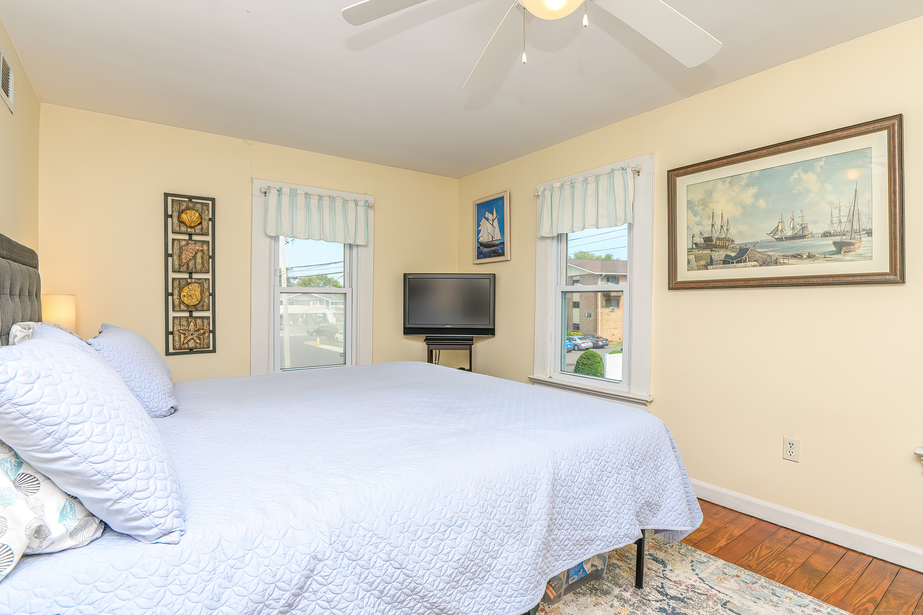 Milford, Connecticut, 06460, United States, 3 Bedrooms Bedrooms, ,2 BathroomsBathrooms,Residential,For Sale,1942157