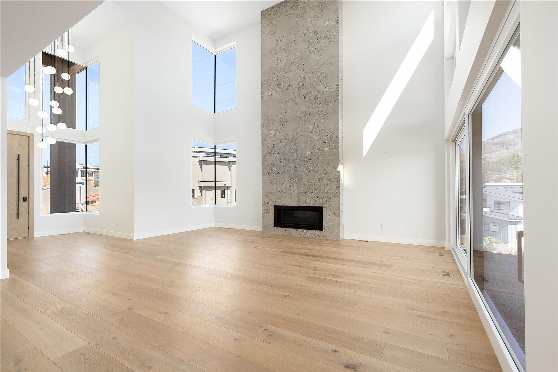  Spacious Modern Build - 物件實景