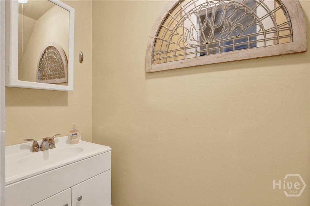 Savannah, Georgia, 31401, United States, 2 Bedrooms Bedrooms, ,3 BathroomsBathrooms,Residential,For Sale,2031134