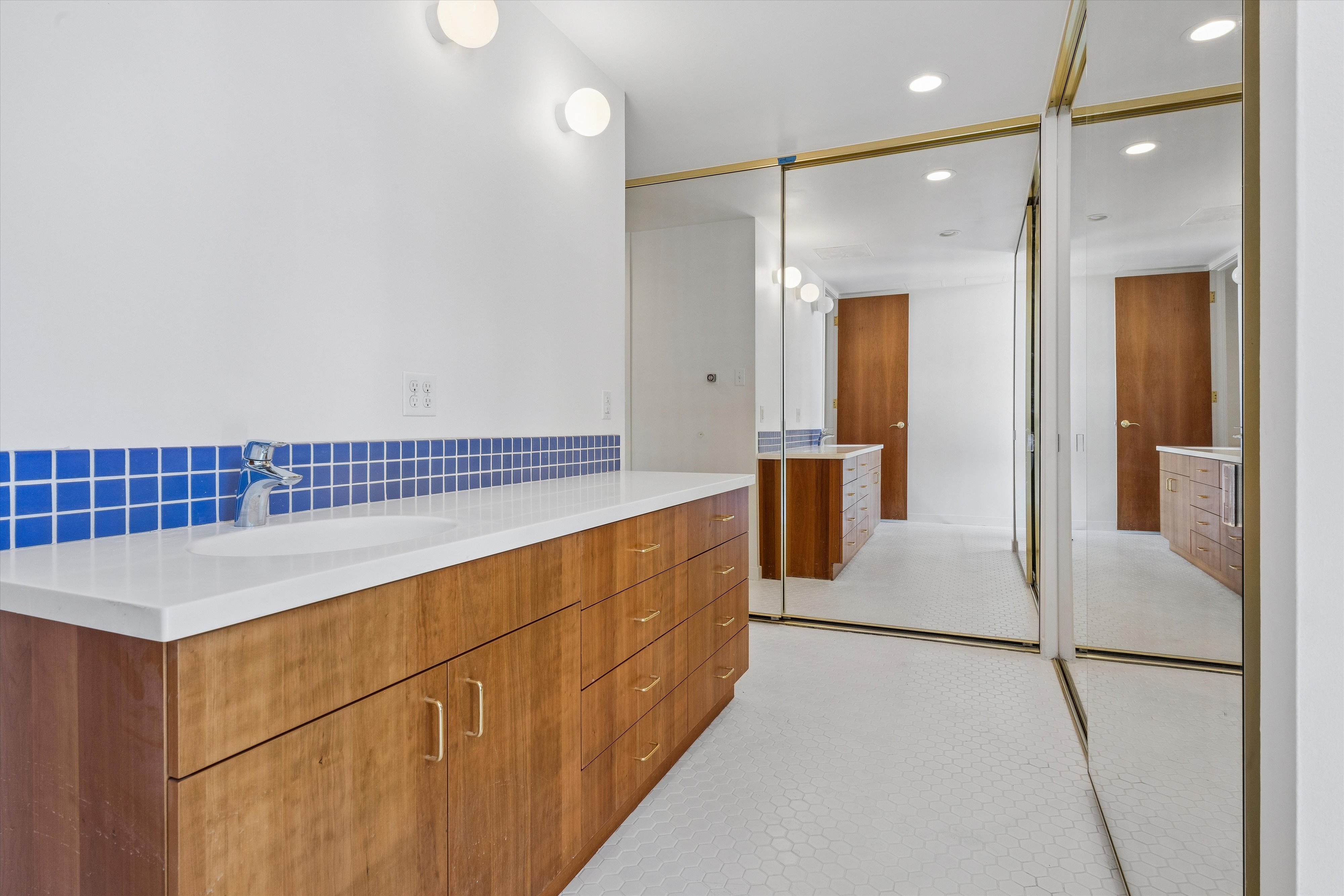  Easy living at Denver’s most iconic mid-century building - 物件實景