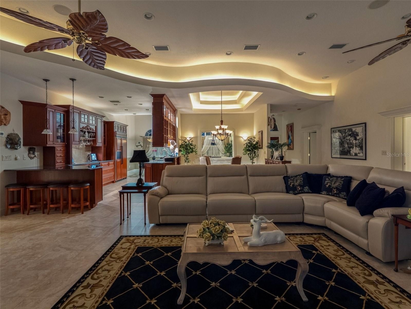 CLEARWATER BEACH, Florida, 33767, United States, 3 Bedrooms Bedrooms, ,3 BathroomsBathrooms,Residential,For Sale,1979132