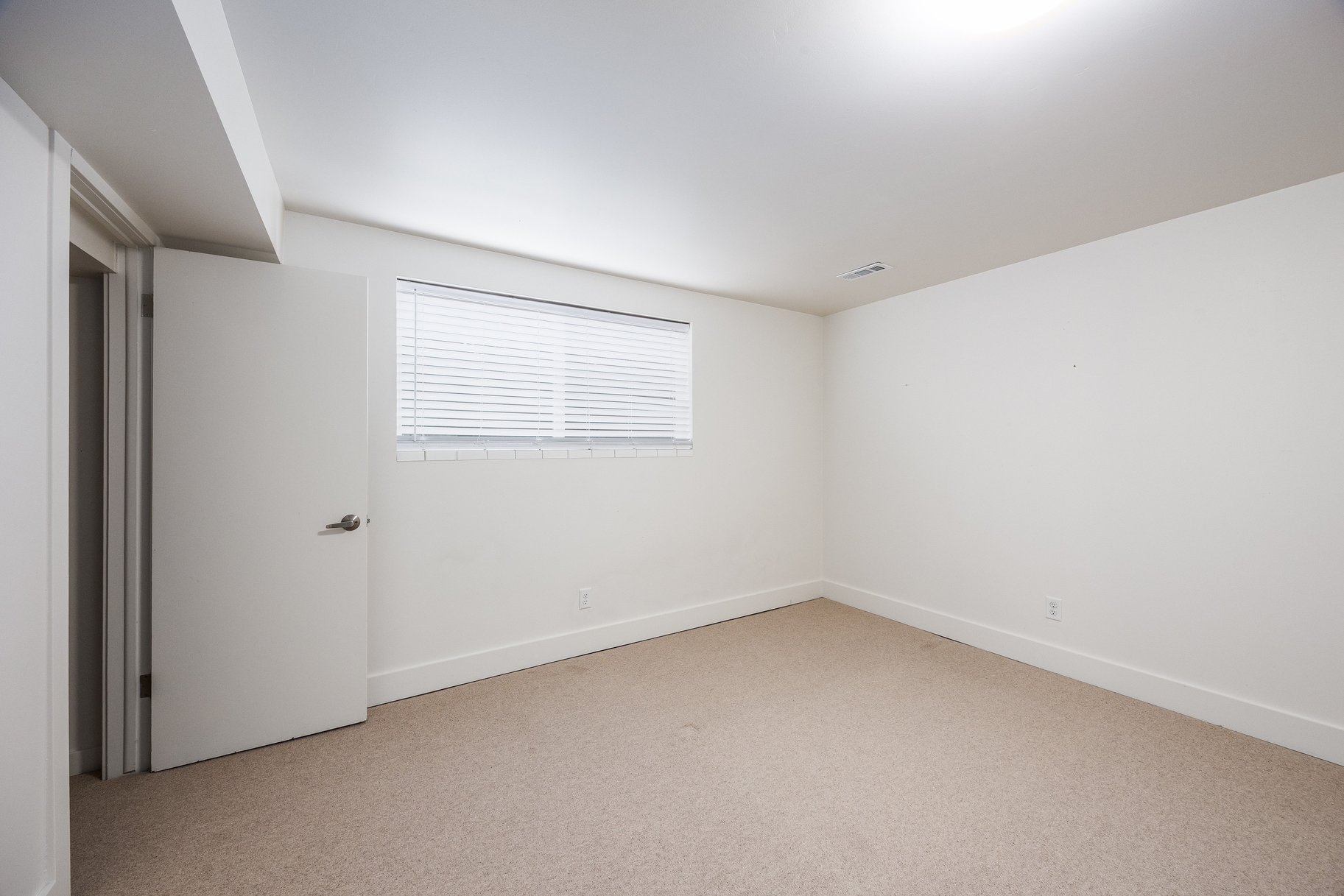  East Bench Duplex with Private Outdoor Living and Upside Potential - 物件實景