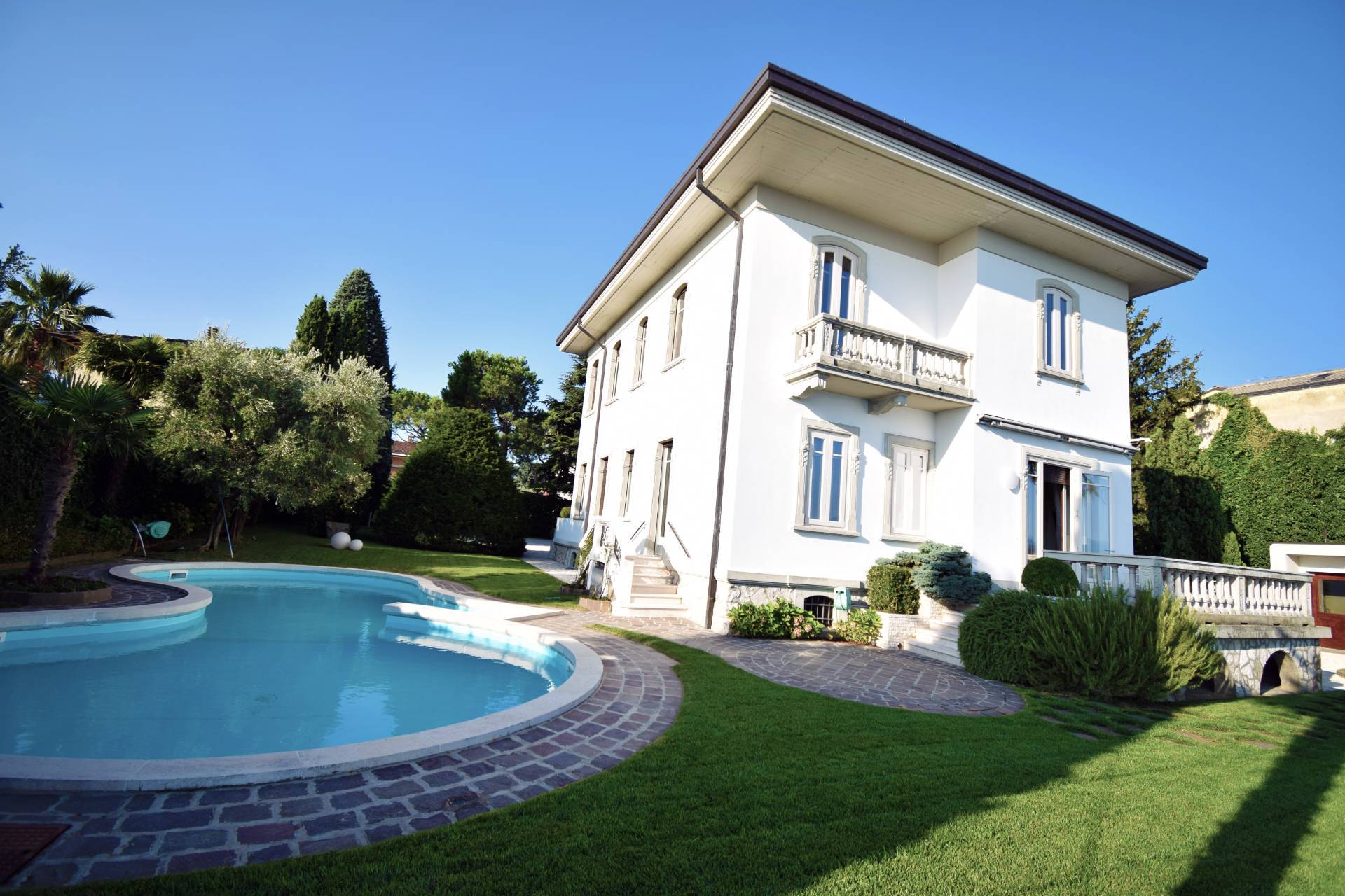 Desenzano del Garda, Brescia, 25015, IT, 4 Bedrooms Bedrooms, ,4 BathroomsBathrooms,Residential,For Sale,1826447