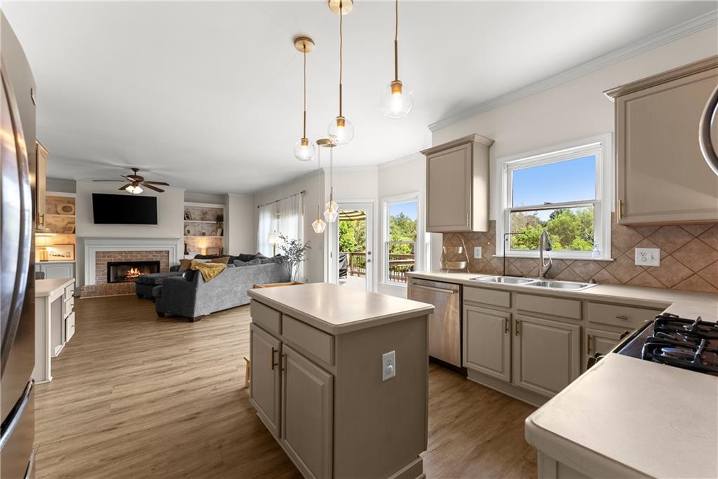 Gainesville, Georgia, 30506, United States, 4 Bedrooms Bedrooms, ,3 BathroomsBathrooms,Residential,For Sale,1977556