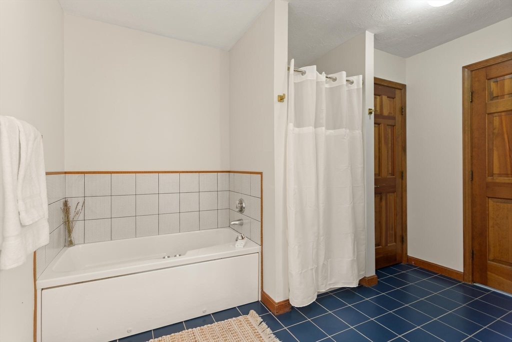 Pepperell, Massachusetts, 01463, United States, 4 Bedrooms Bedrooms, ,4 BathroomsBathrooms,Residential,For Sale,1925594