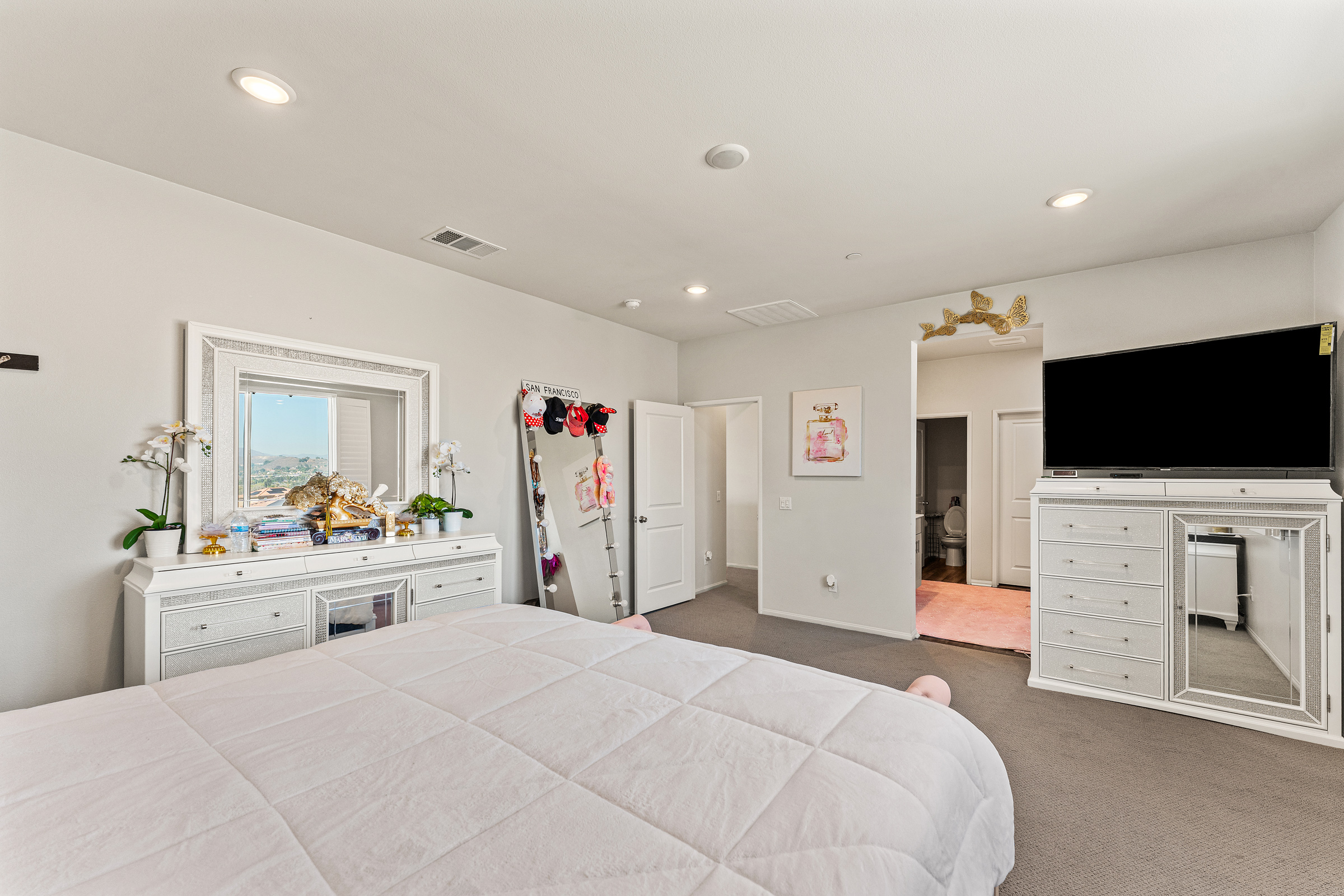 Riverside, California, 92503, United States, 5 Bedrooms Bedrooms, ,3 BathroomsBathrooms,Residential,For Sale,1989853