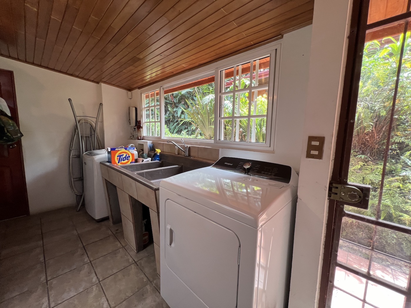 San Rafael, Heredia, CR, 6 Bedrooms Bedrooms, ,5 BathroomsBathrooms,Residential,For Sale,1694413