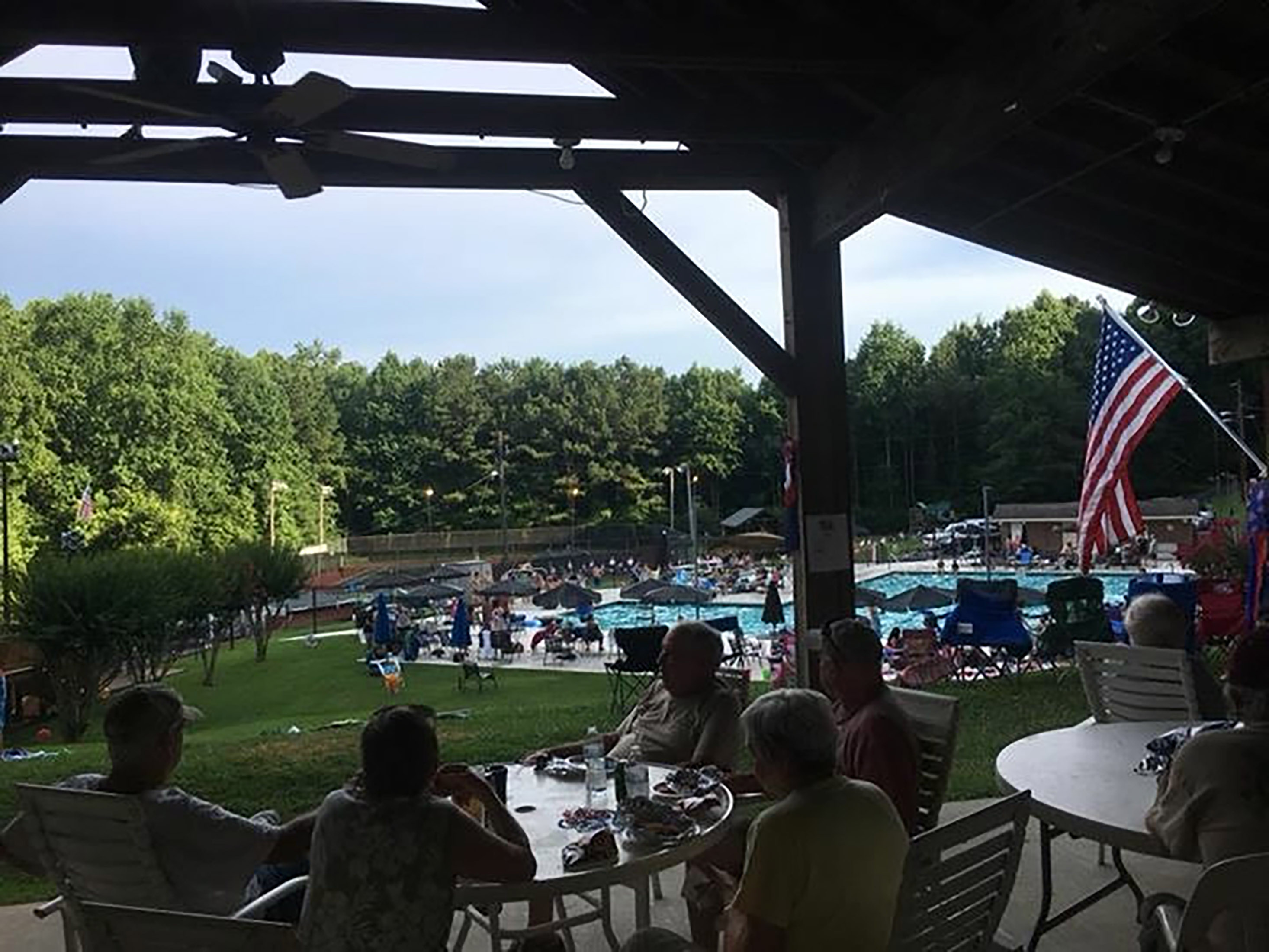  Thoughtfully Expanded and Updated Dunwoody Home on Wooded 0.82+/- Acre Lot - 物件實景