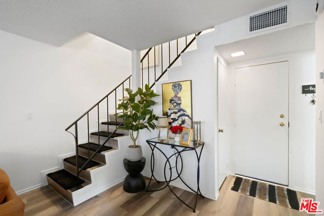 Reseda, California, 91335, United States, 2 Bedrooms Bedrooms, ,3 BathroomsBathrooms,Residential,For Sale,1995543