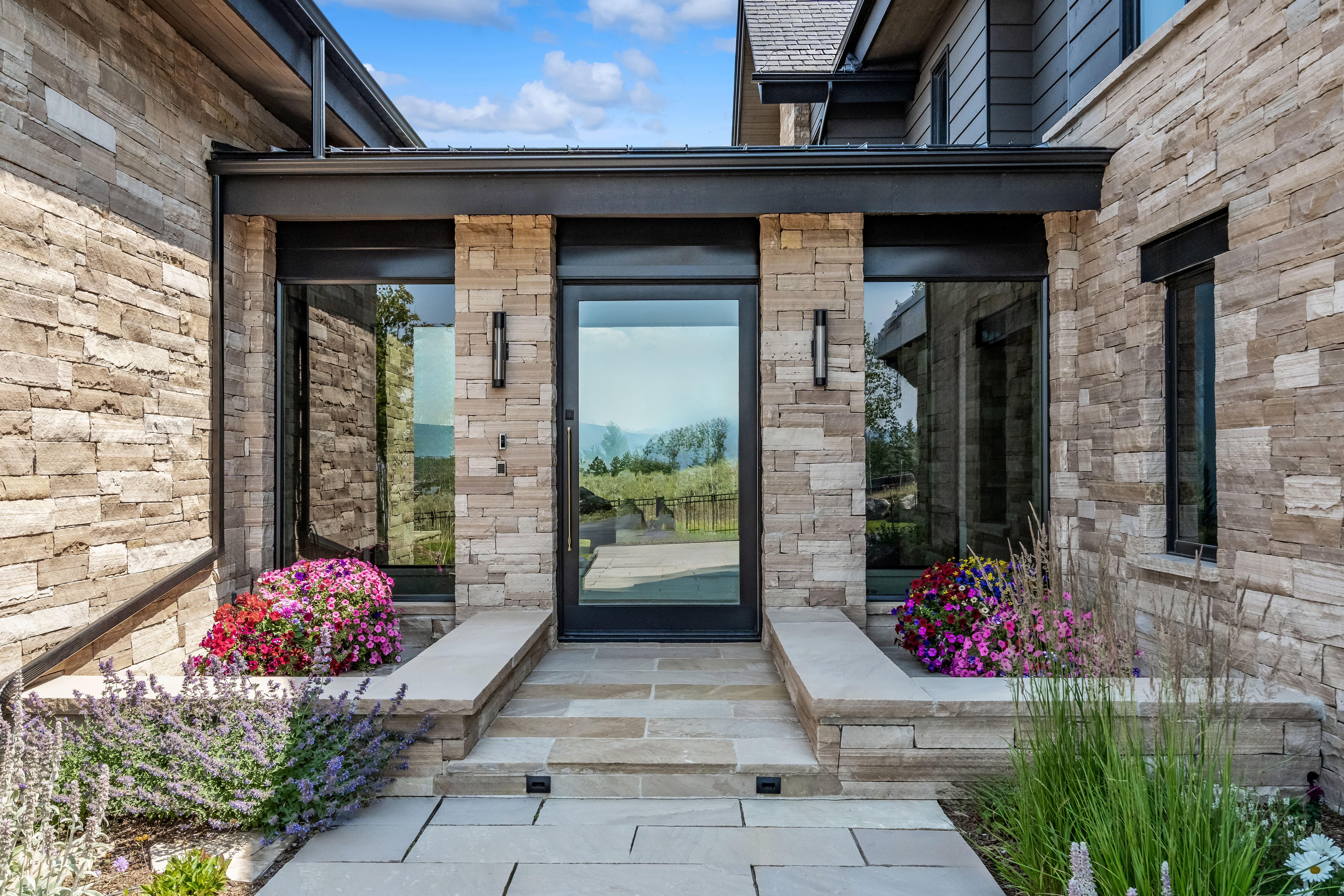  Designed to Embrace Both Grand Entertaining and Everyday Mountain Living - 物件實景