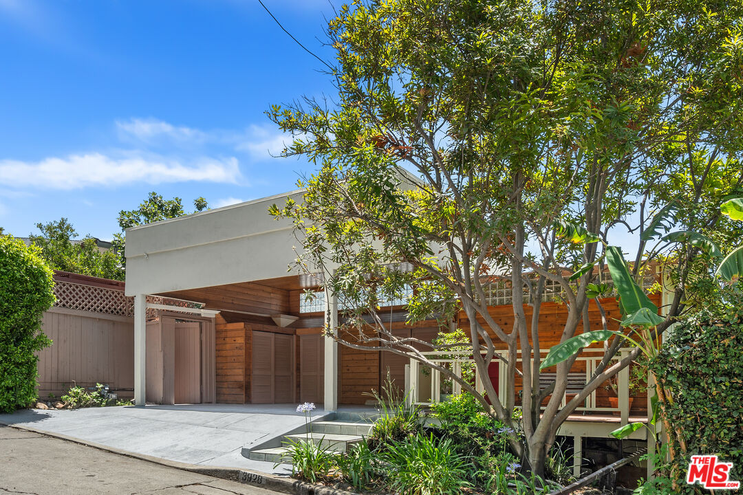 Los Angeles, California, 90027, United States, 3 Bedrooms Bedrooms, ,3 BathroomsBathrooms,Residential,For Sale,1866547