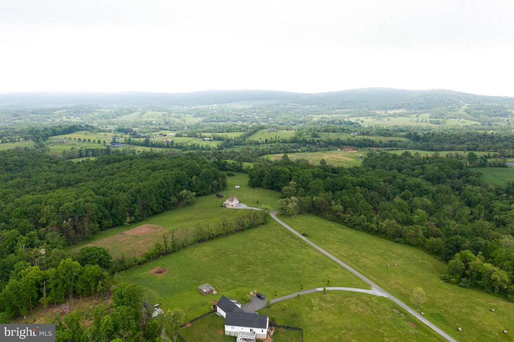 Hillsboro, Virginia, 20132, United States, 2 Bedrooms Bedrooms, ,2 BathroomsBathrooms,Residential,For Sale,1798286