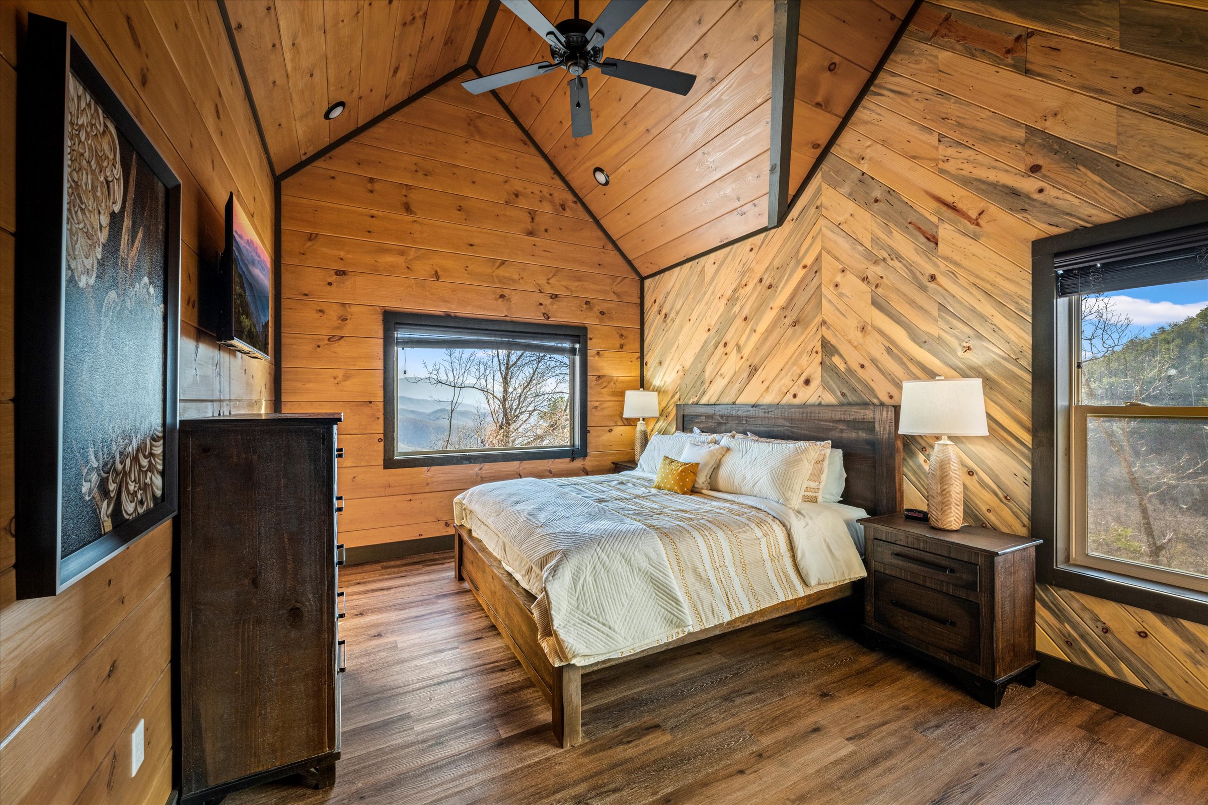 Sevierville, Tennessee, 37876, United States, 5 Bedrooms Bedrooms, ,6 BathroomsBathrooms,Residential,For Sale,1975935