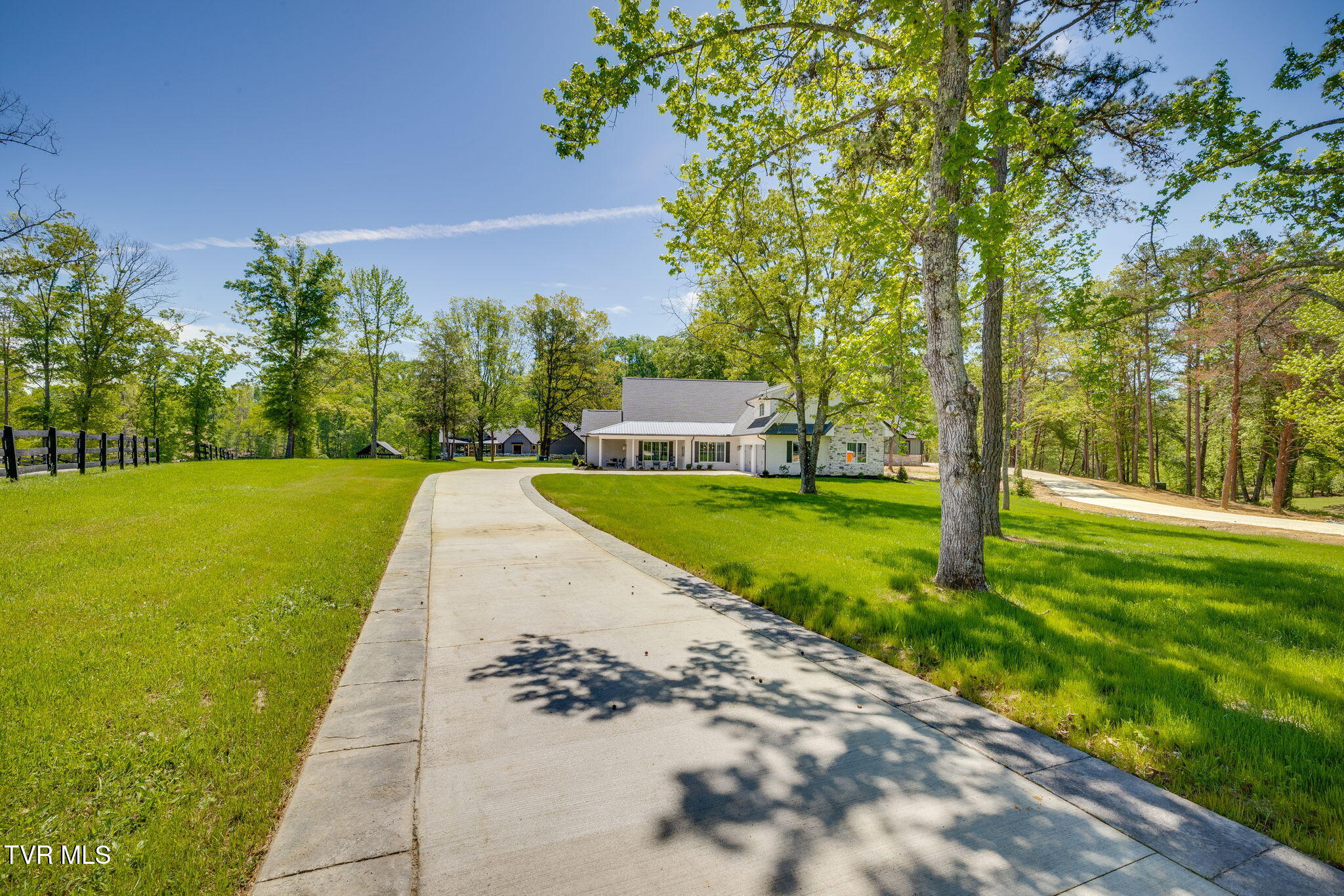Dandridge, Tennessee, 37725, United States, 3 Bedrooms Bedrooms, ,4 BathroomsBathrooms,Residential,For Sale,2040308